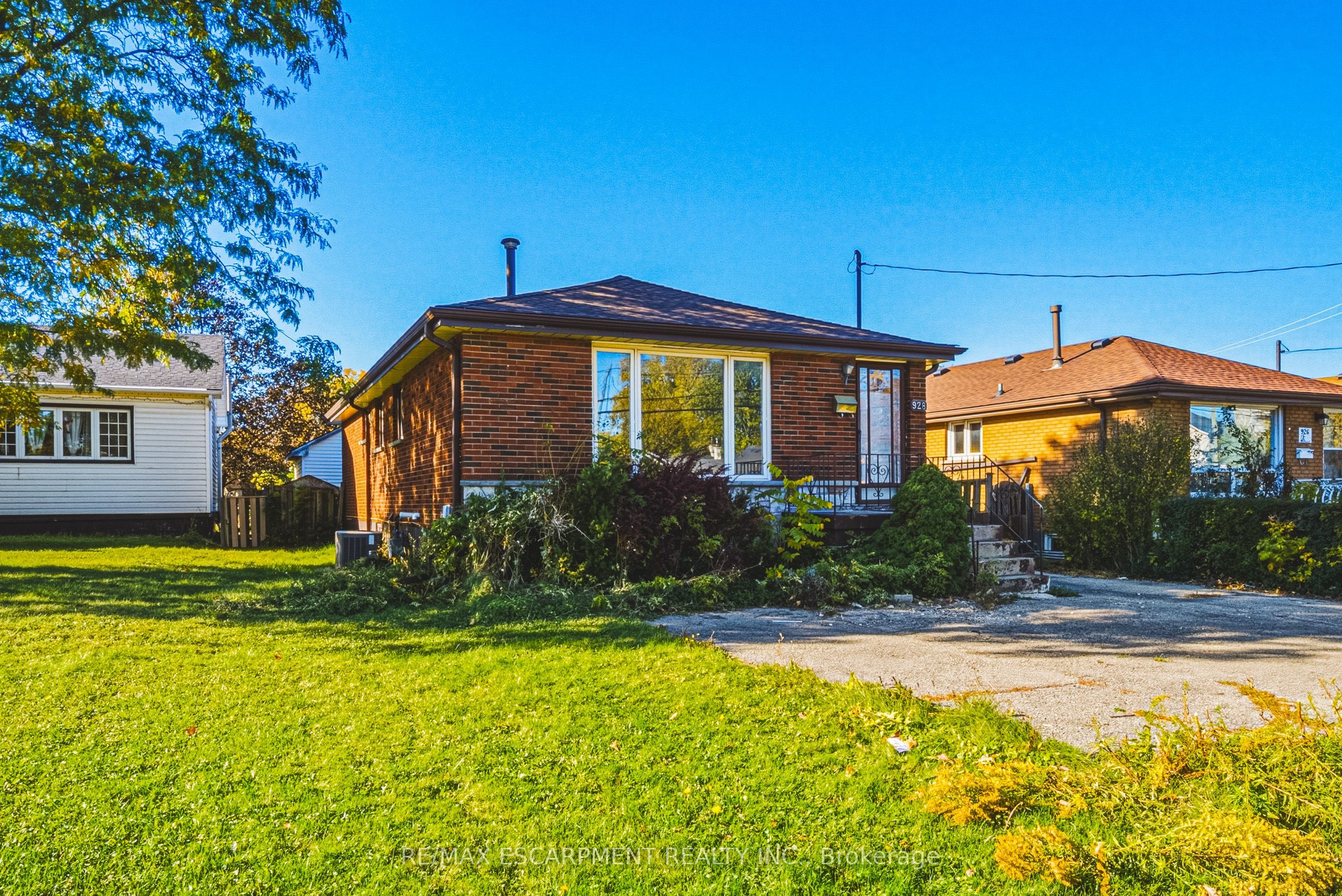 928 Upper Gage Avenue Property Photo 1