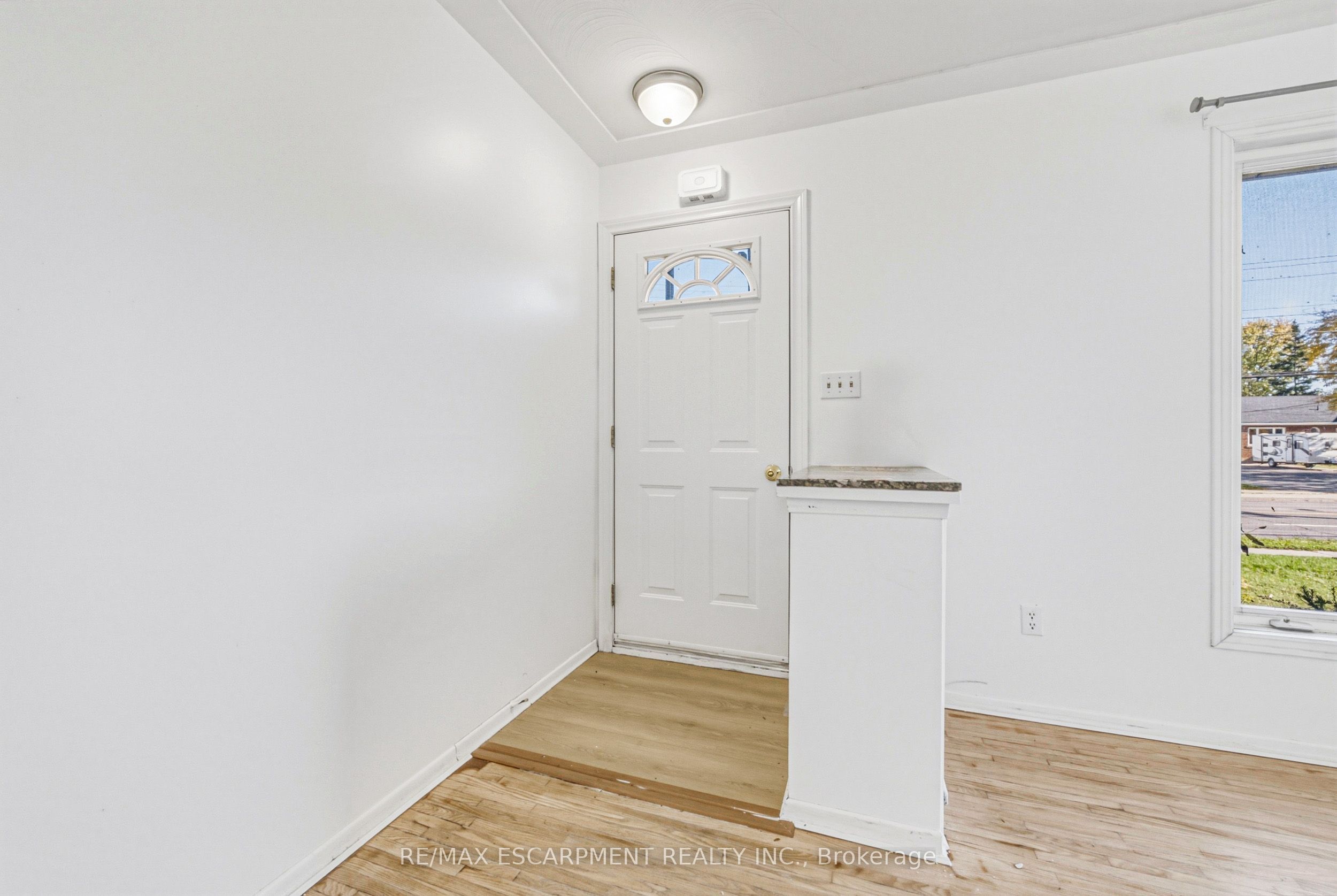 928 Upper Gage Avenue Property Photo 3