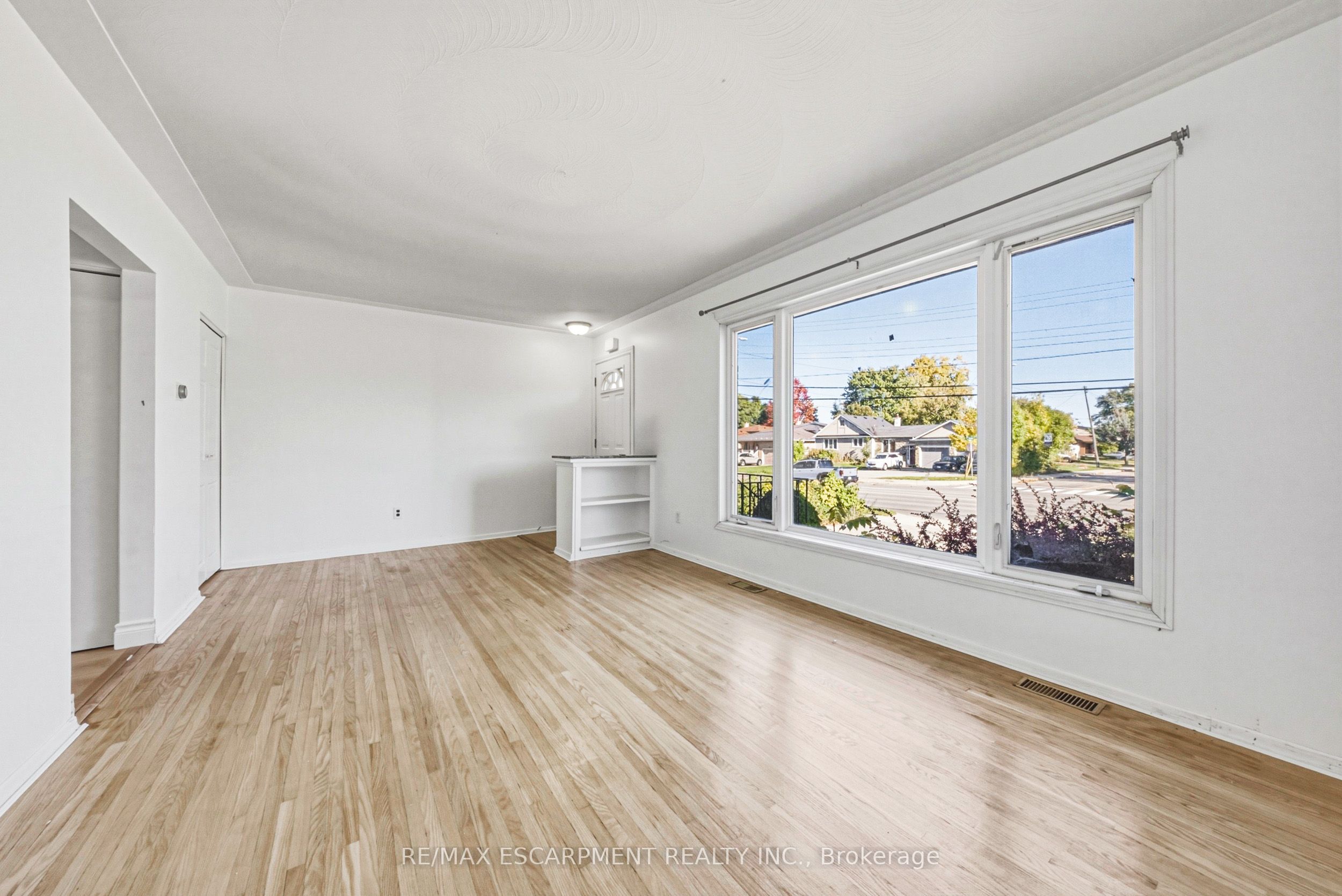 928 Upper Gage Avenue Property Photo 4