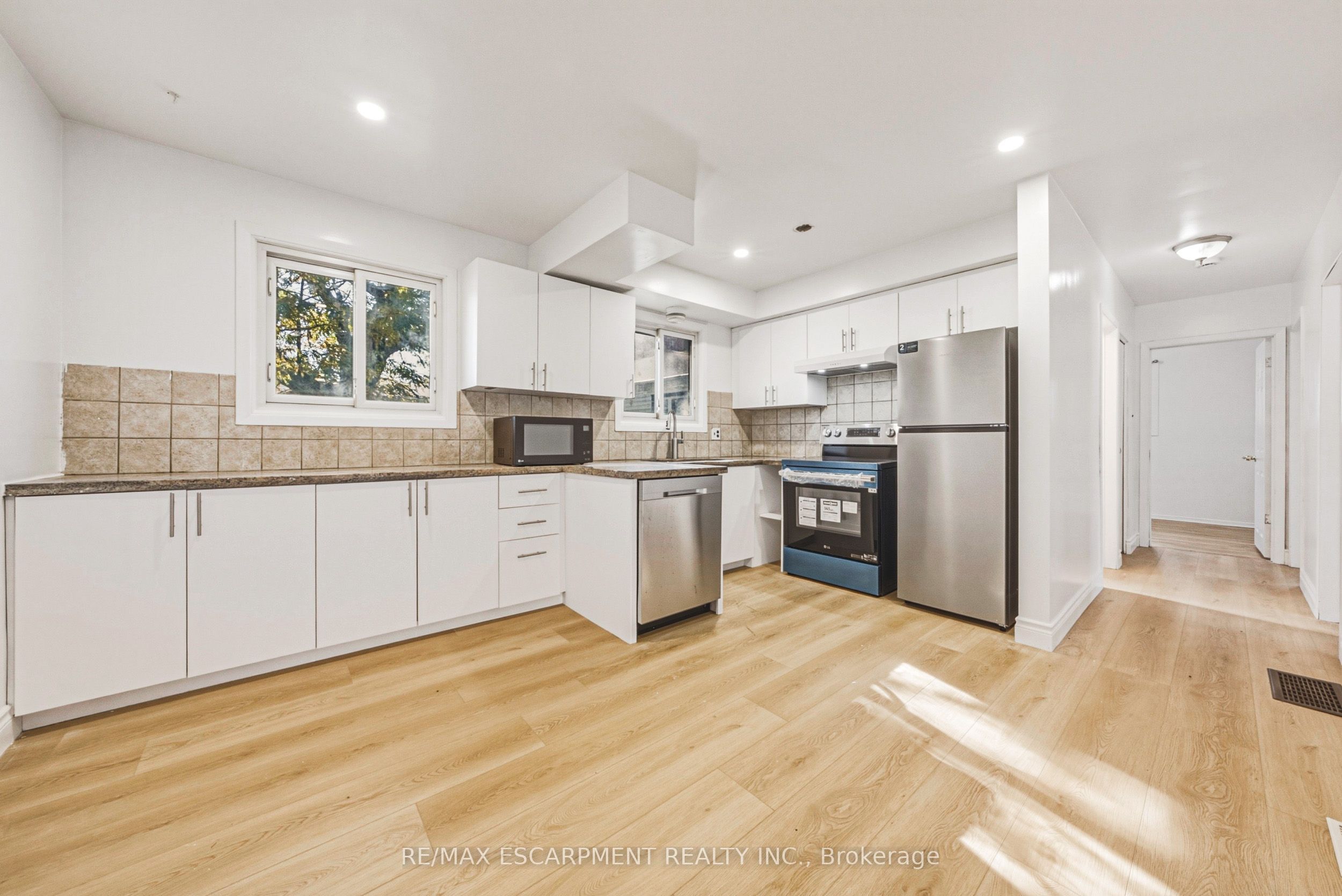 928 Upper Gage Avenue Property Photo 6