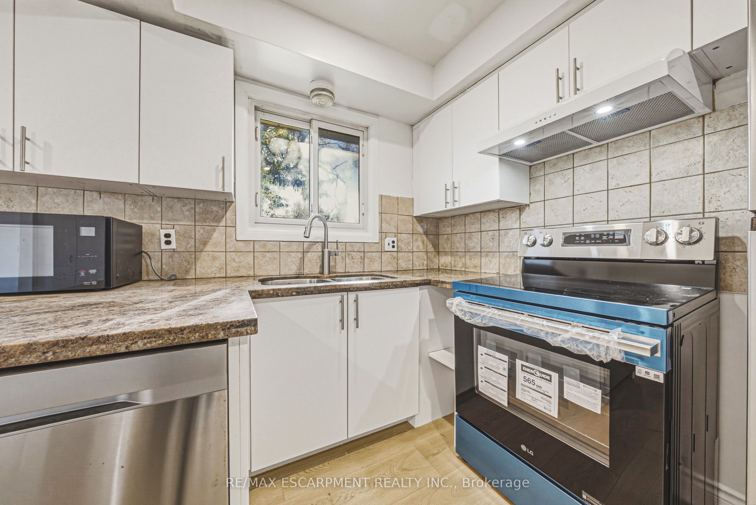 928 Upper Gage Avenue Property Photo 7