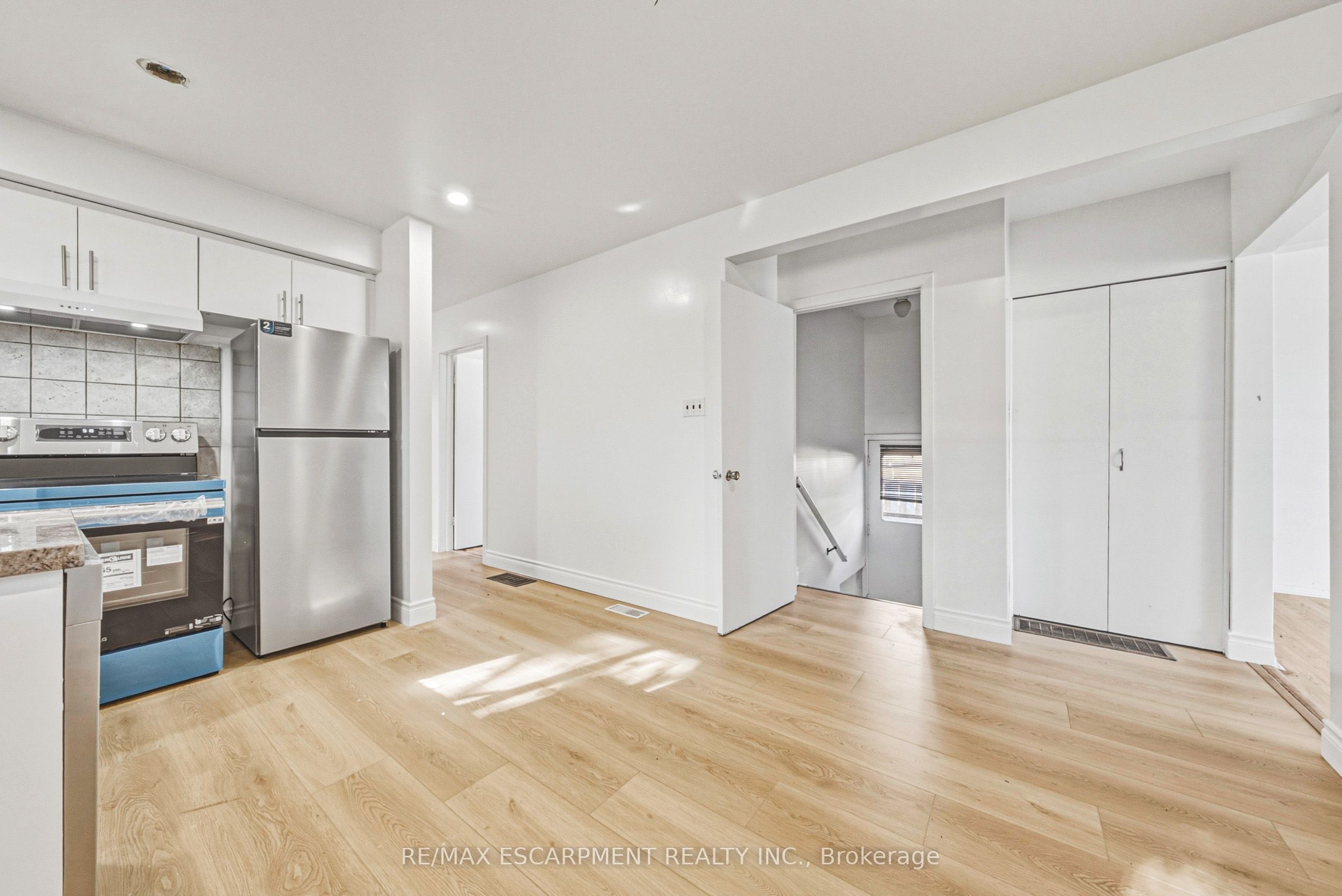 928 Upper Gage Avenue Property Photo 8