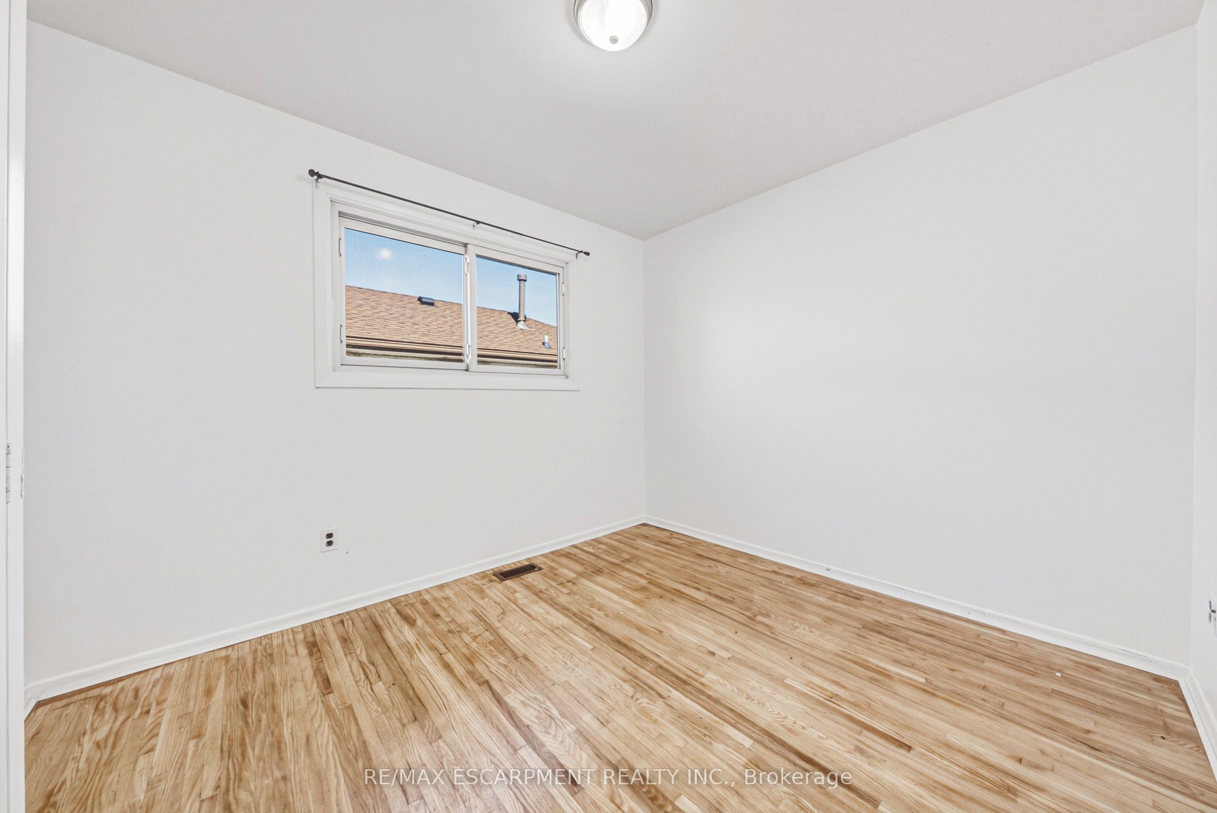 928 Upper Gage Avenue Property Photo 9