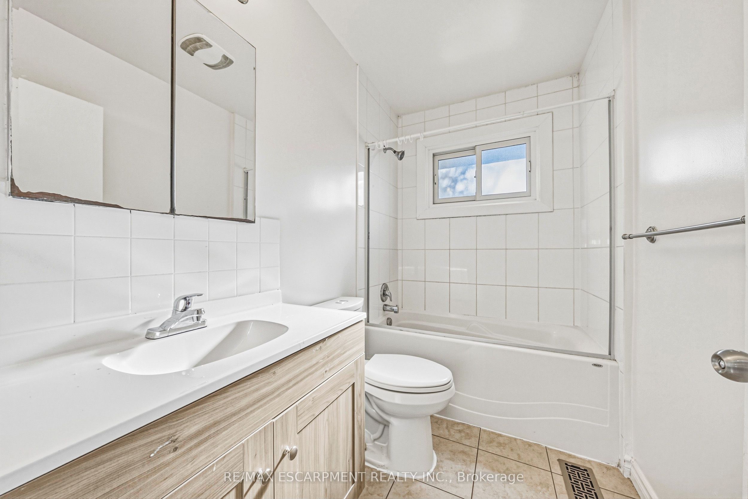 928 Upper Gage Avenue Property Photo 11
