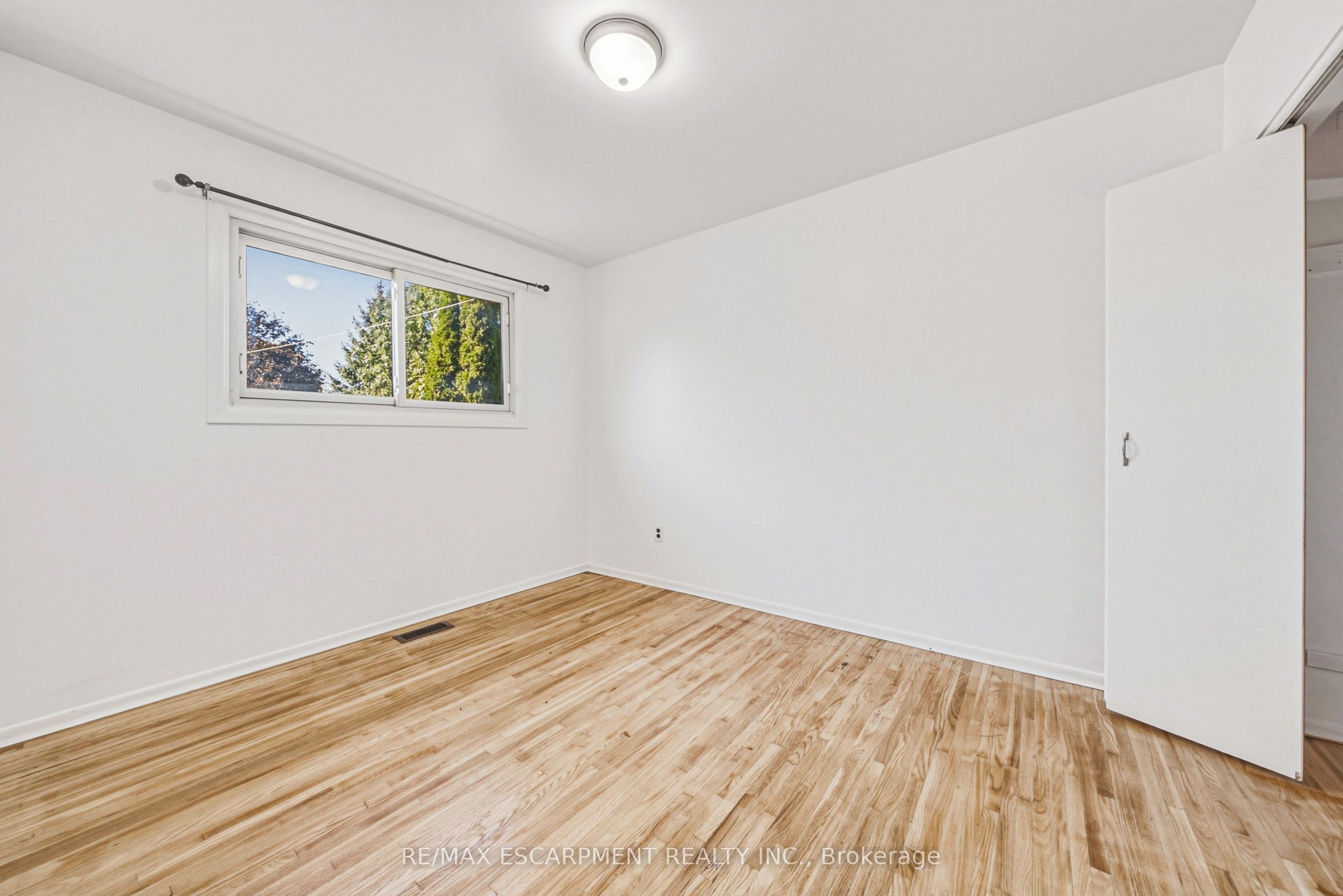 928 Upper Gage Avenue Property Photo 14
