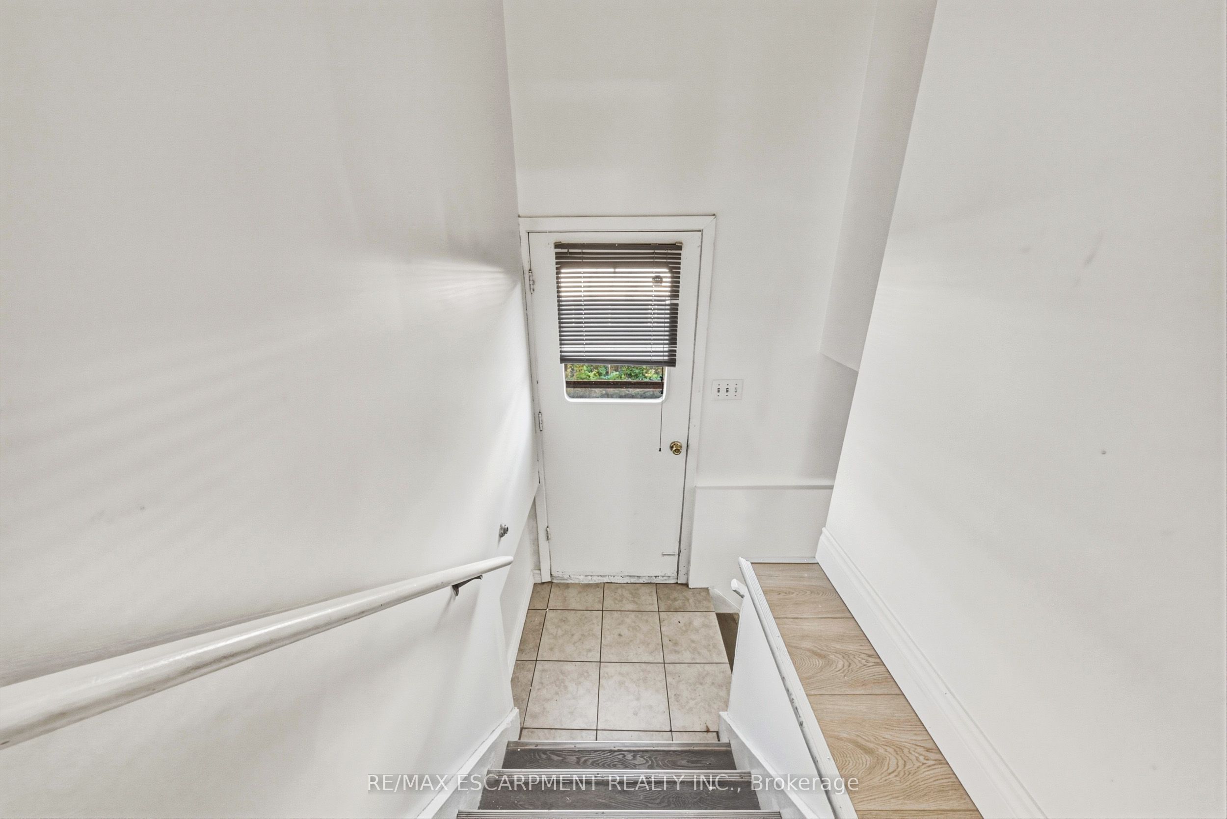 928 Upper Gage Avenue Property Photo 16