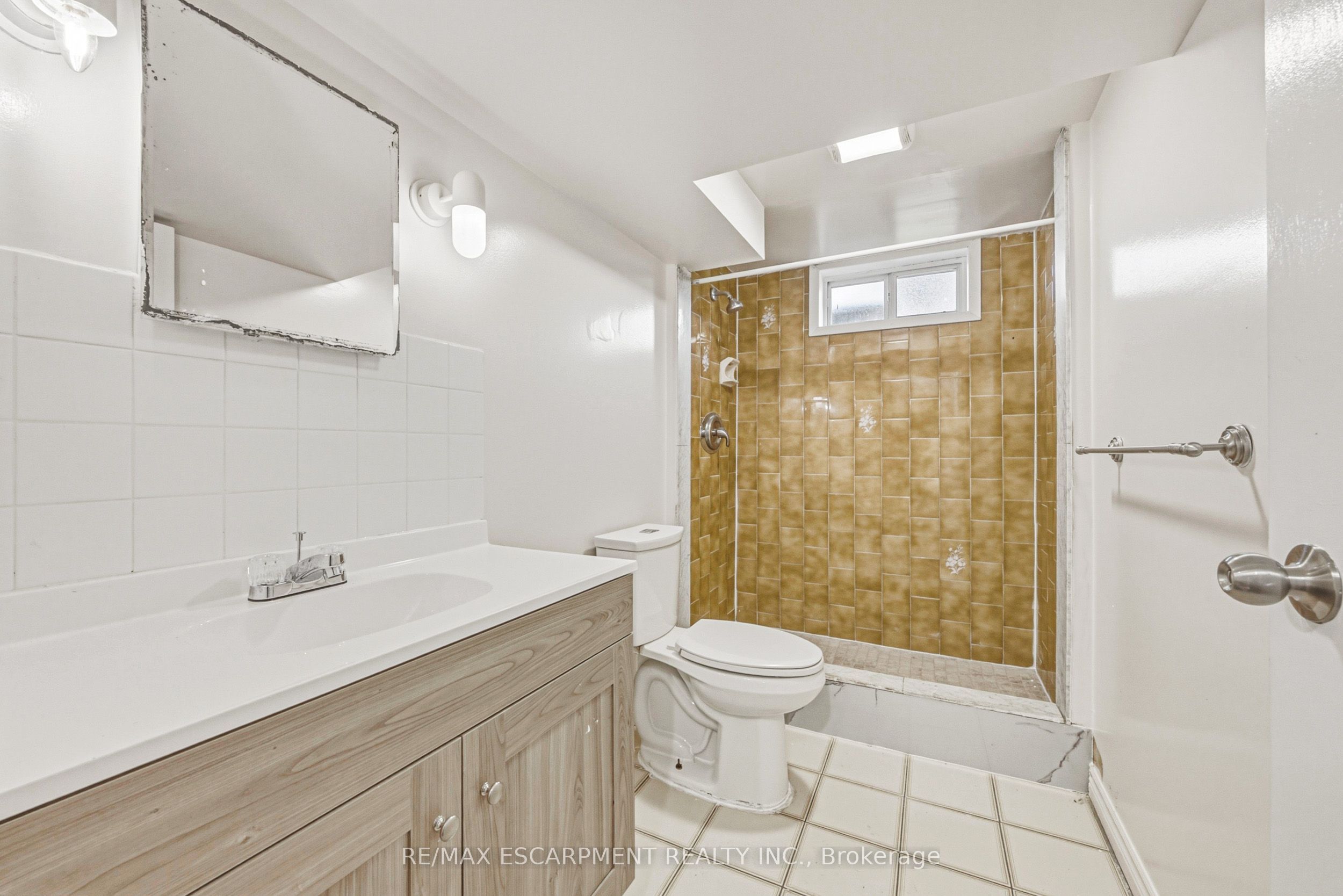 928 Upper Gage Avenue Property Photo 19