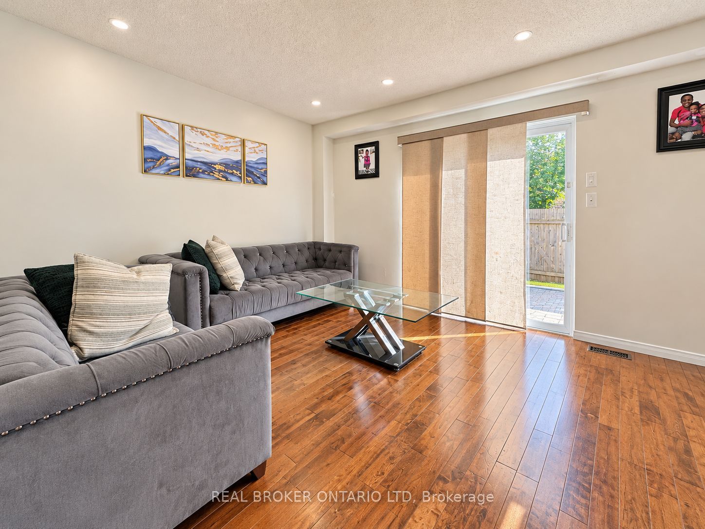 857 Southdale Road E Property Photo 3