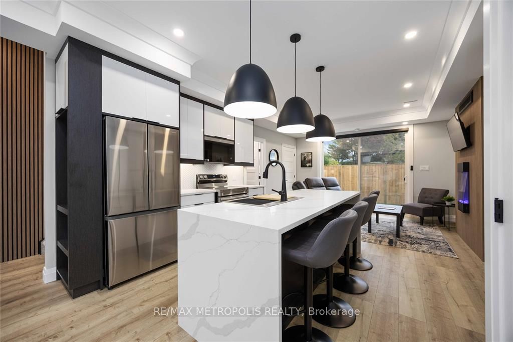 109 St Clair Street Property Photo 8