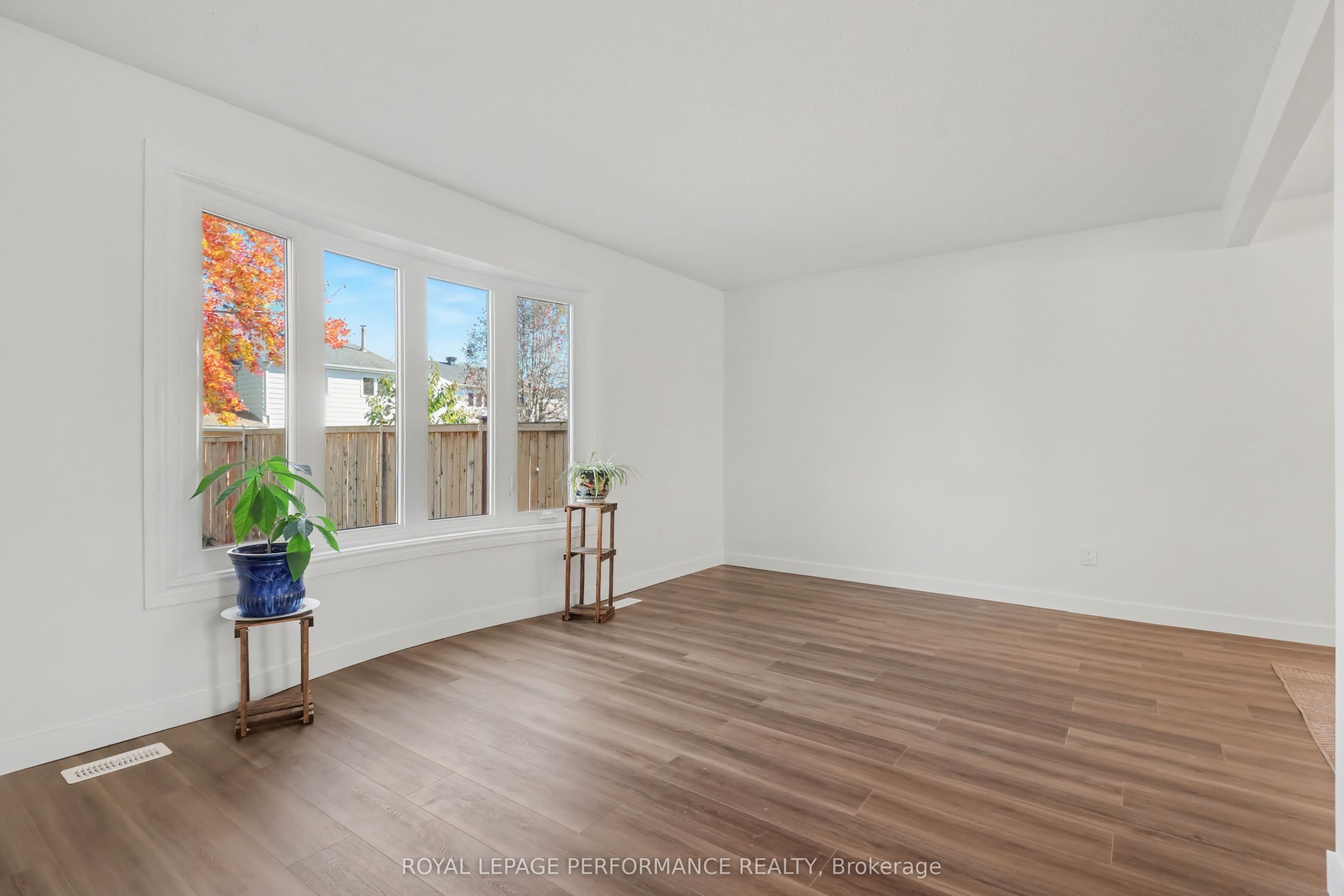 2376 Rondel Street S Property Photo 4