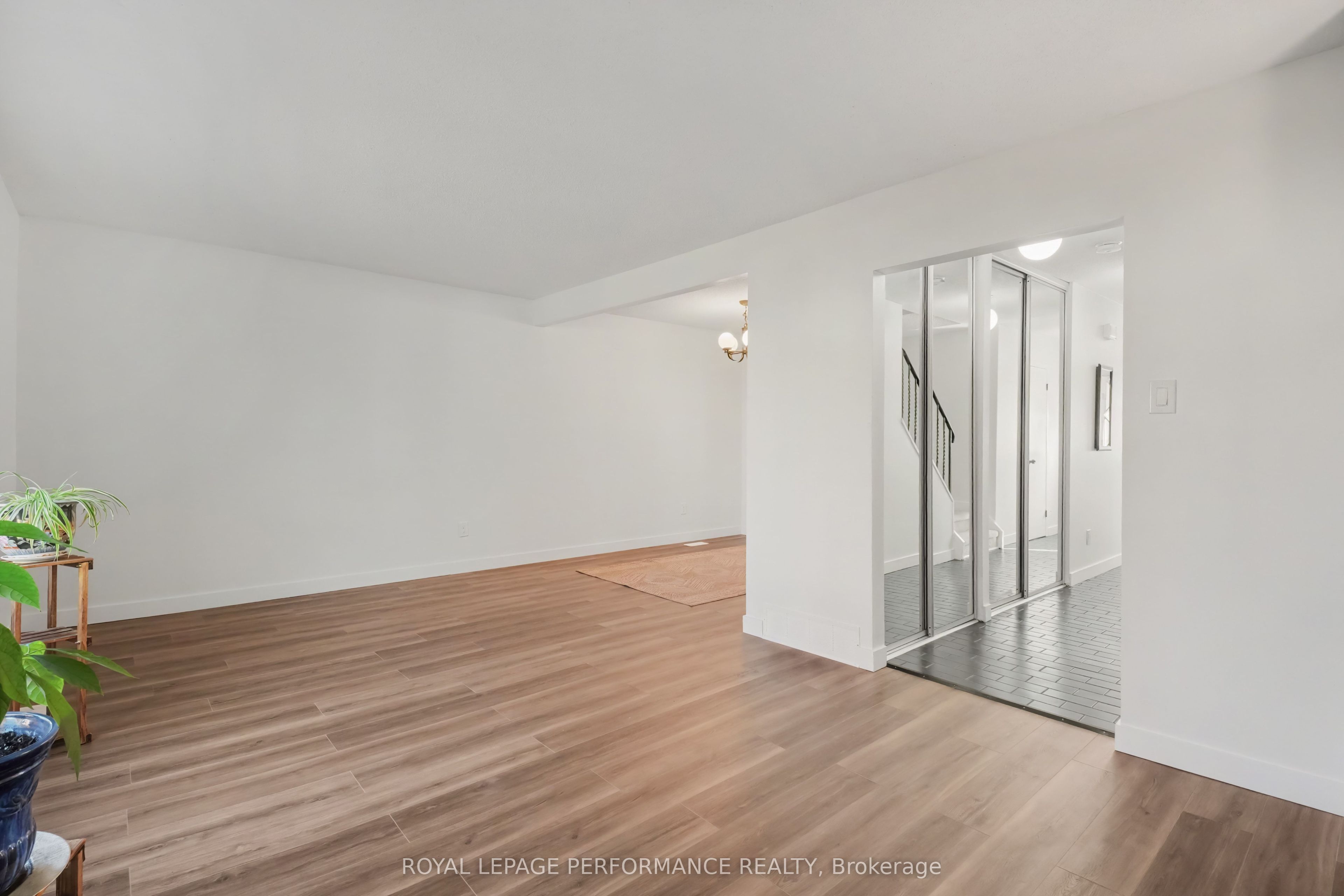 2376 Rondel Street S Property Photo 6