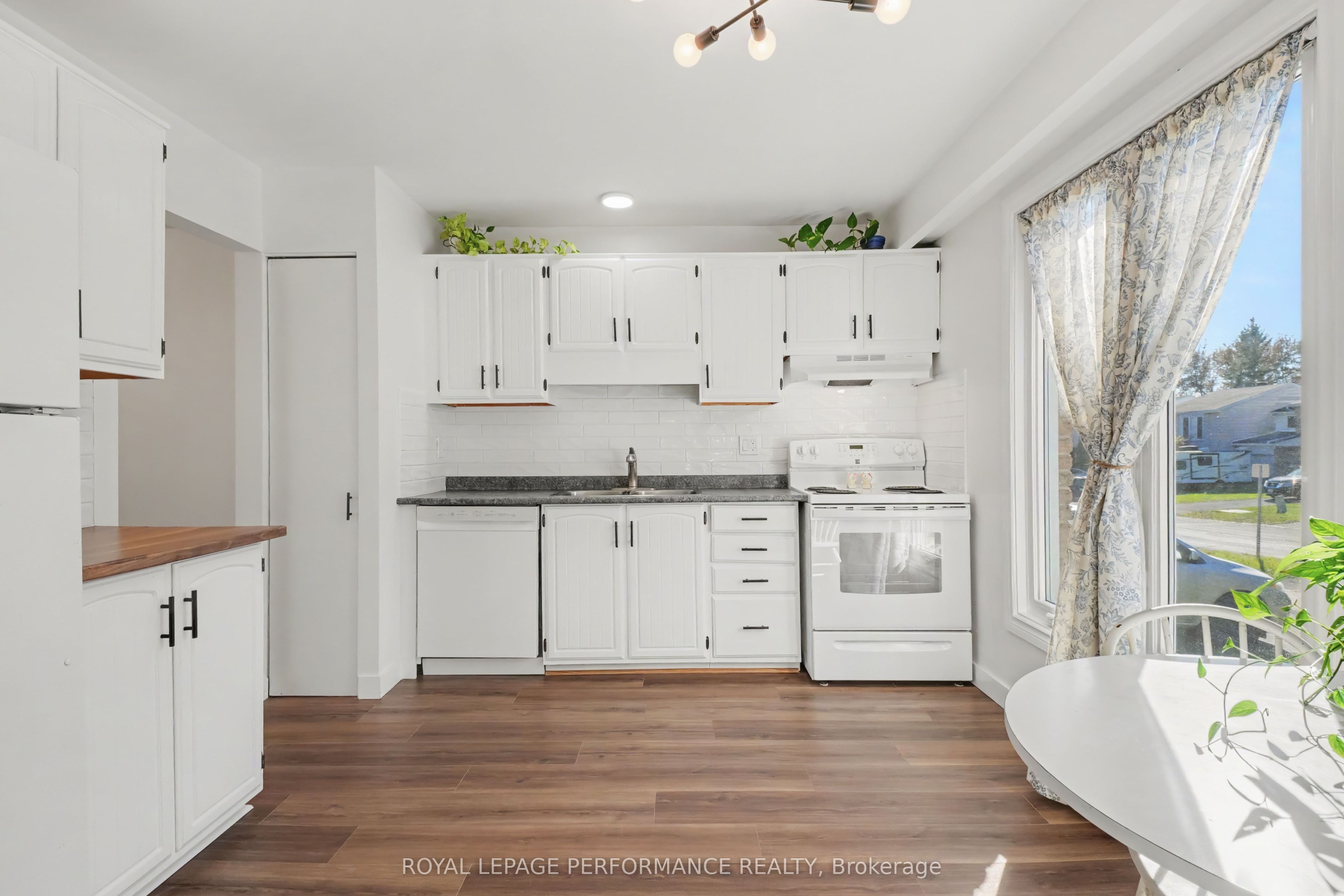 2376 Rondel Street S Property Photo 11