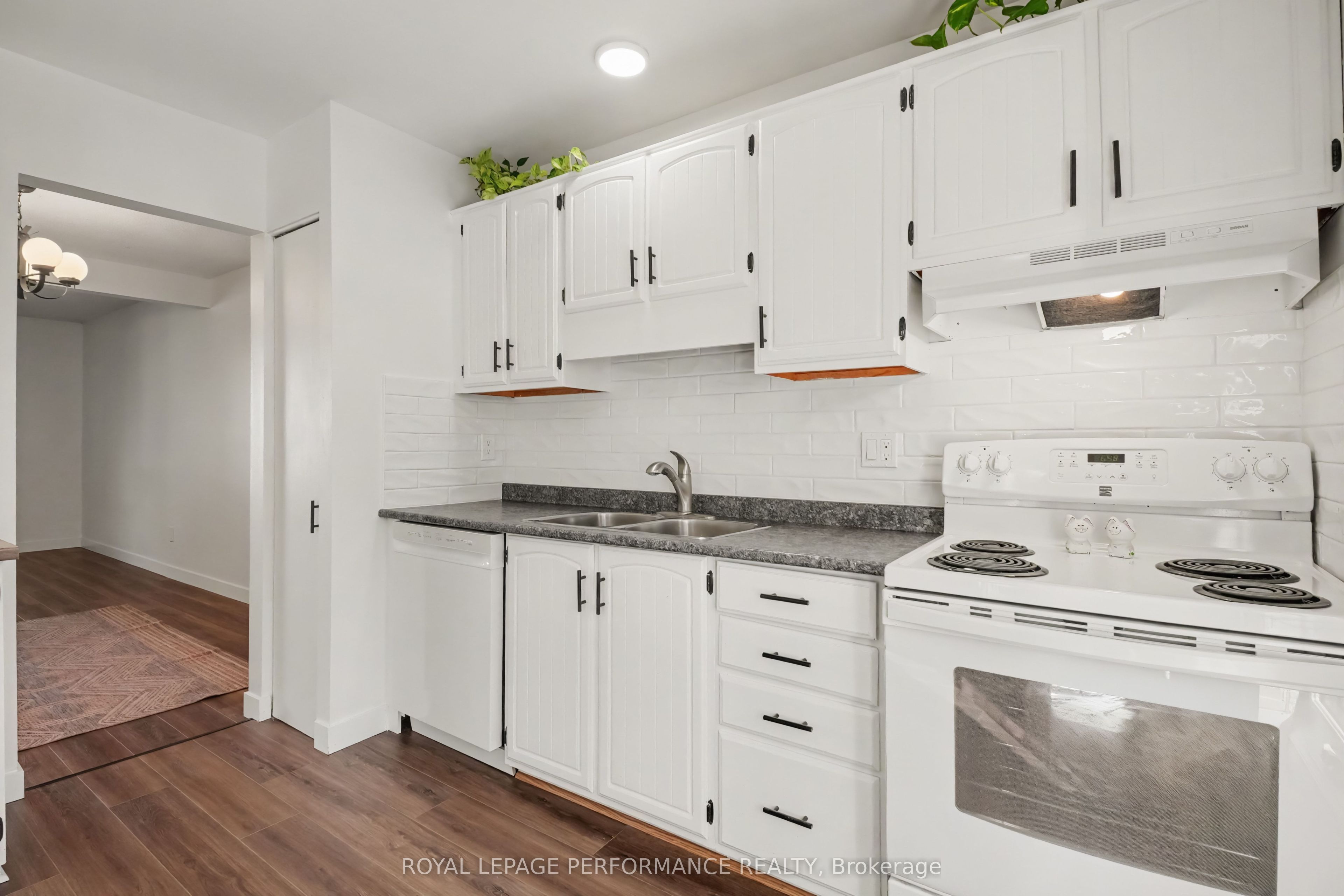 2376 Rondel Street S Property Photo 13