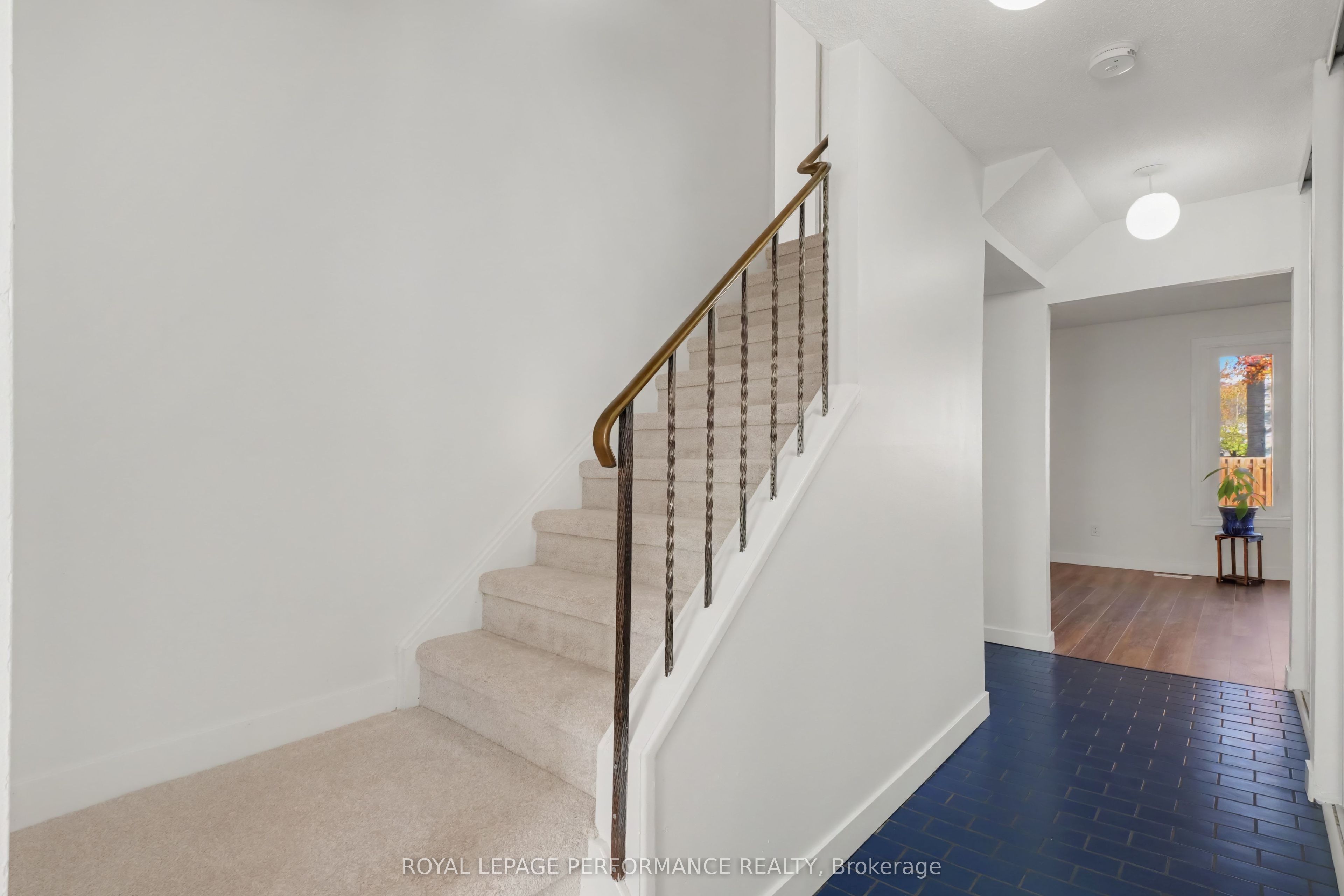 2376 Rondel Street S Property Photo 16