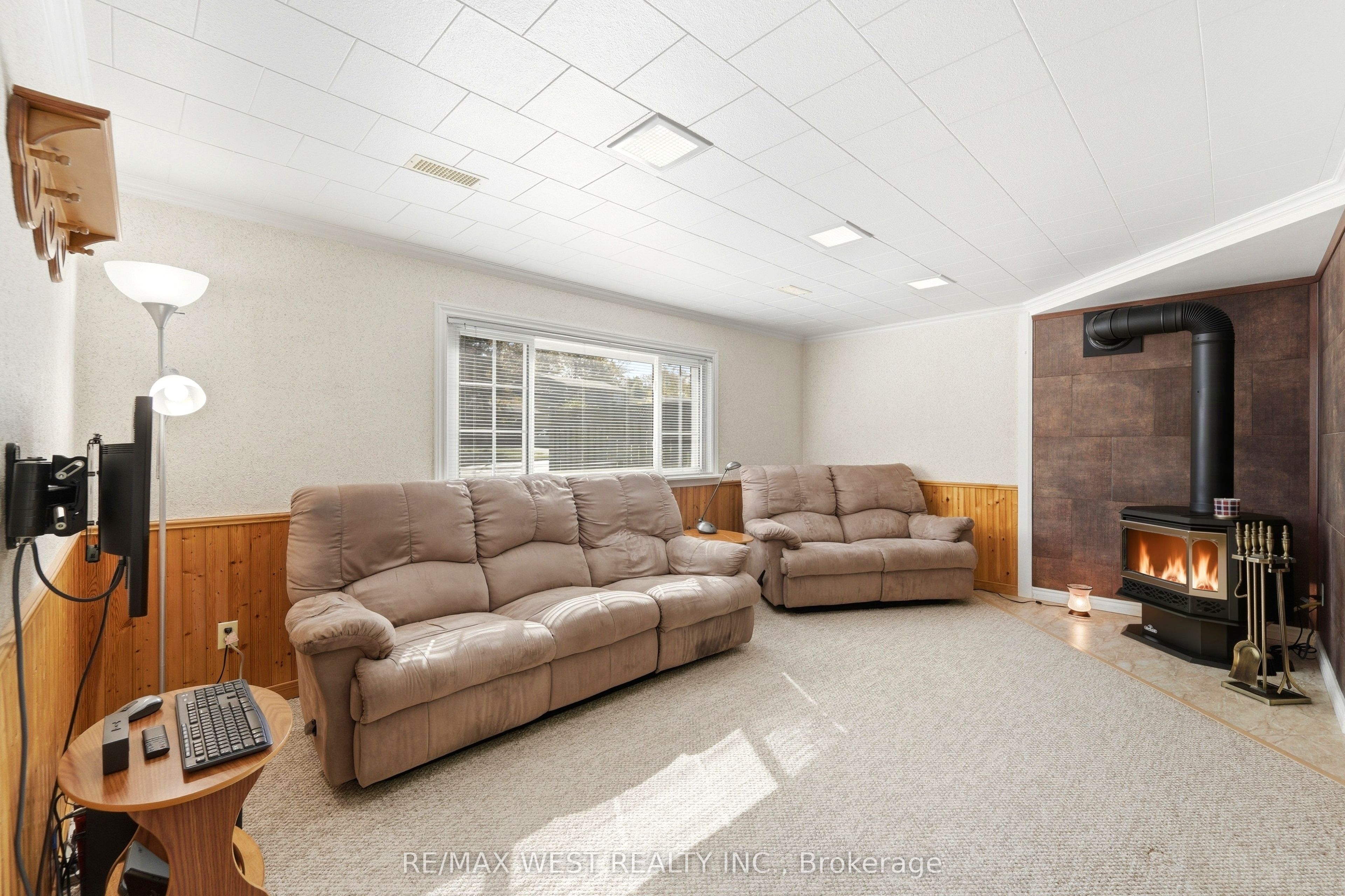 1380 Queen's Boulevard Property Photo 10
