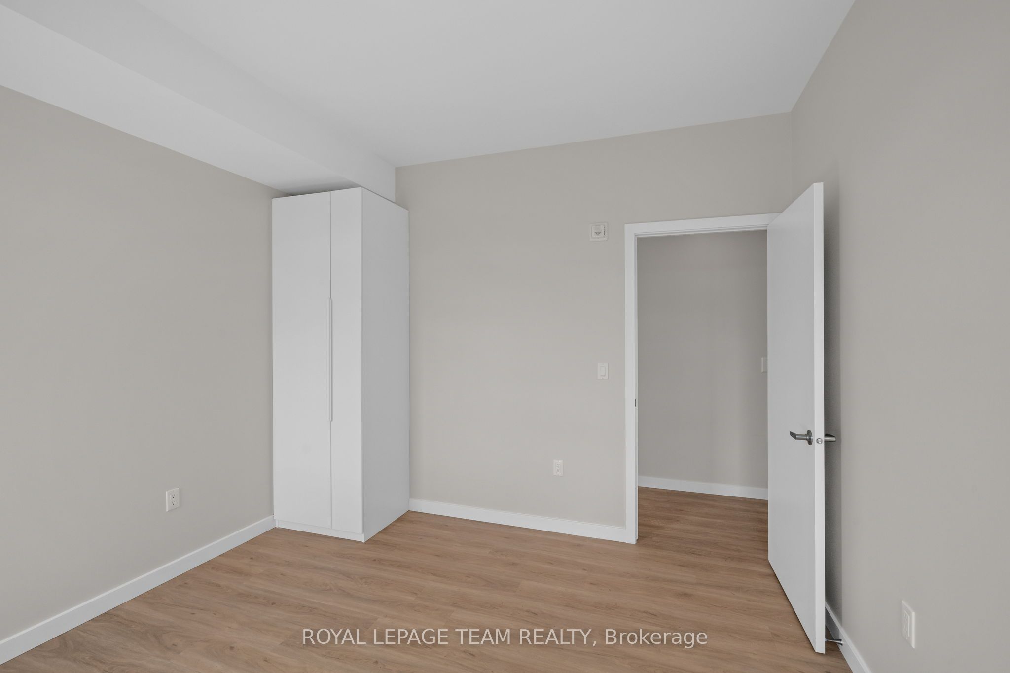 370 Athlone Avenue 202 Property Photo 5