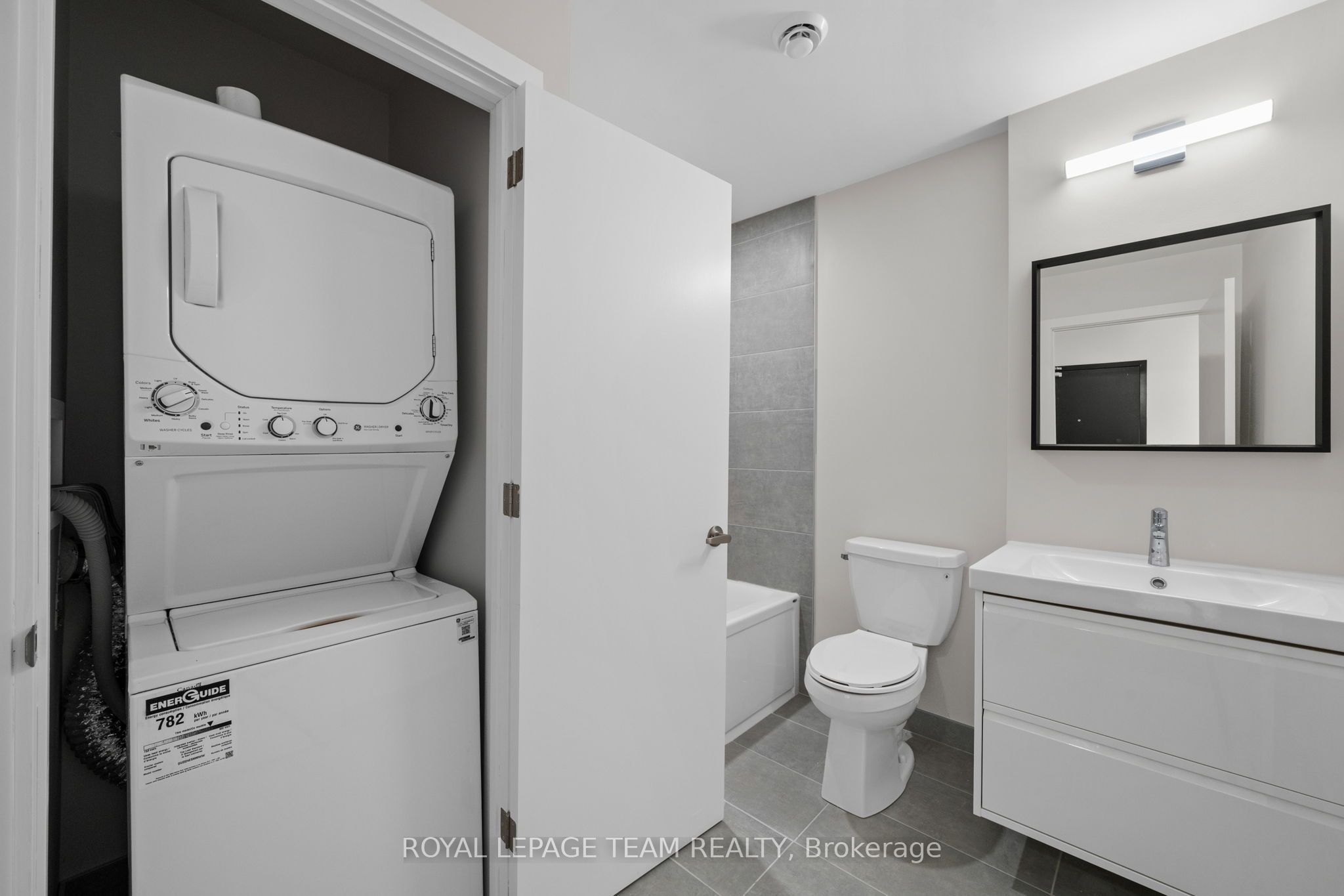 370 Athlone Avenue 202 Property Photo 6