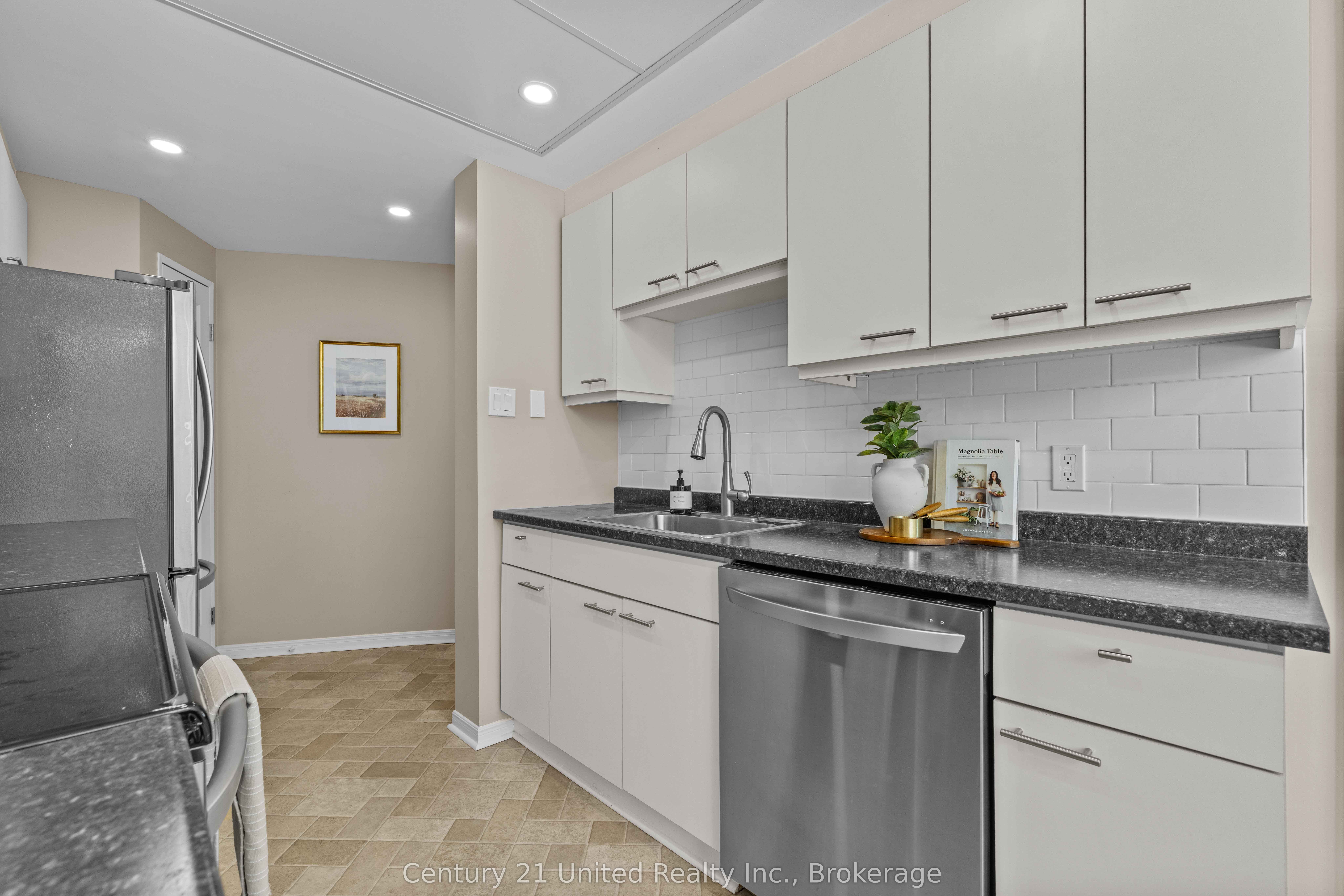 2 George Street N 104 Property Photo 12