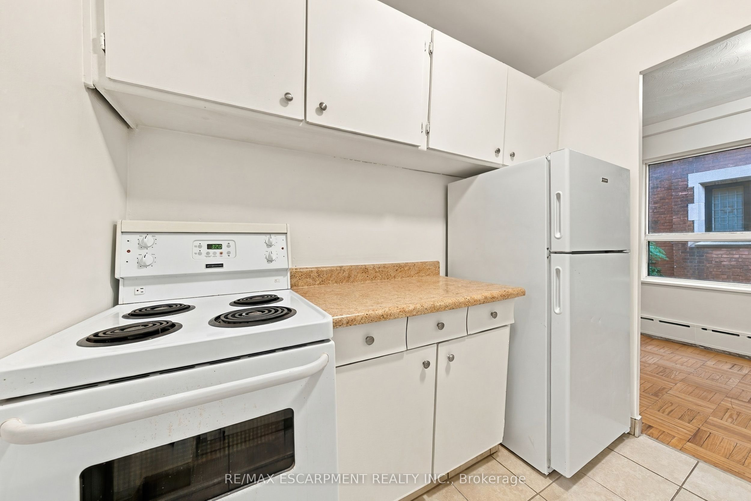 325a James Street S 309 Property Photo 3