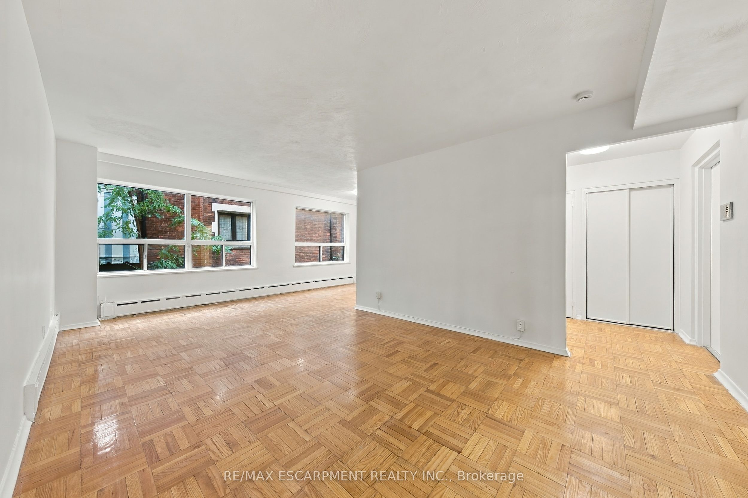 325a James Street S 309 Property Photo 4