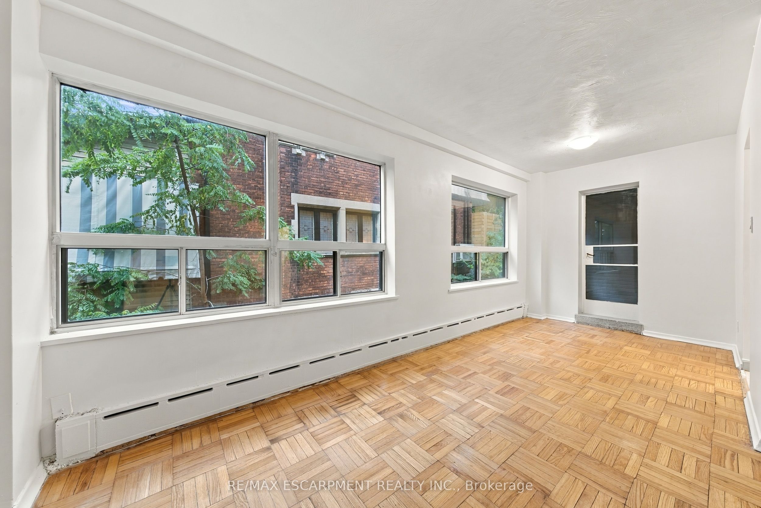 325a James Street S 309 Property Photo 6