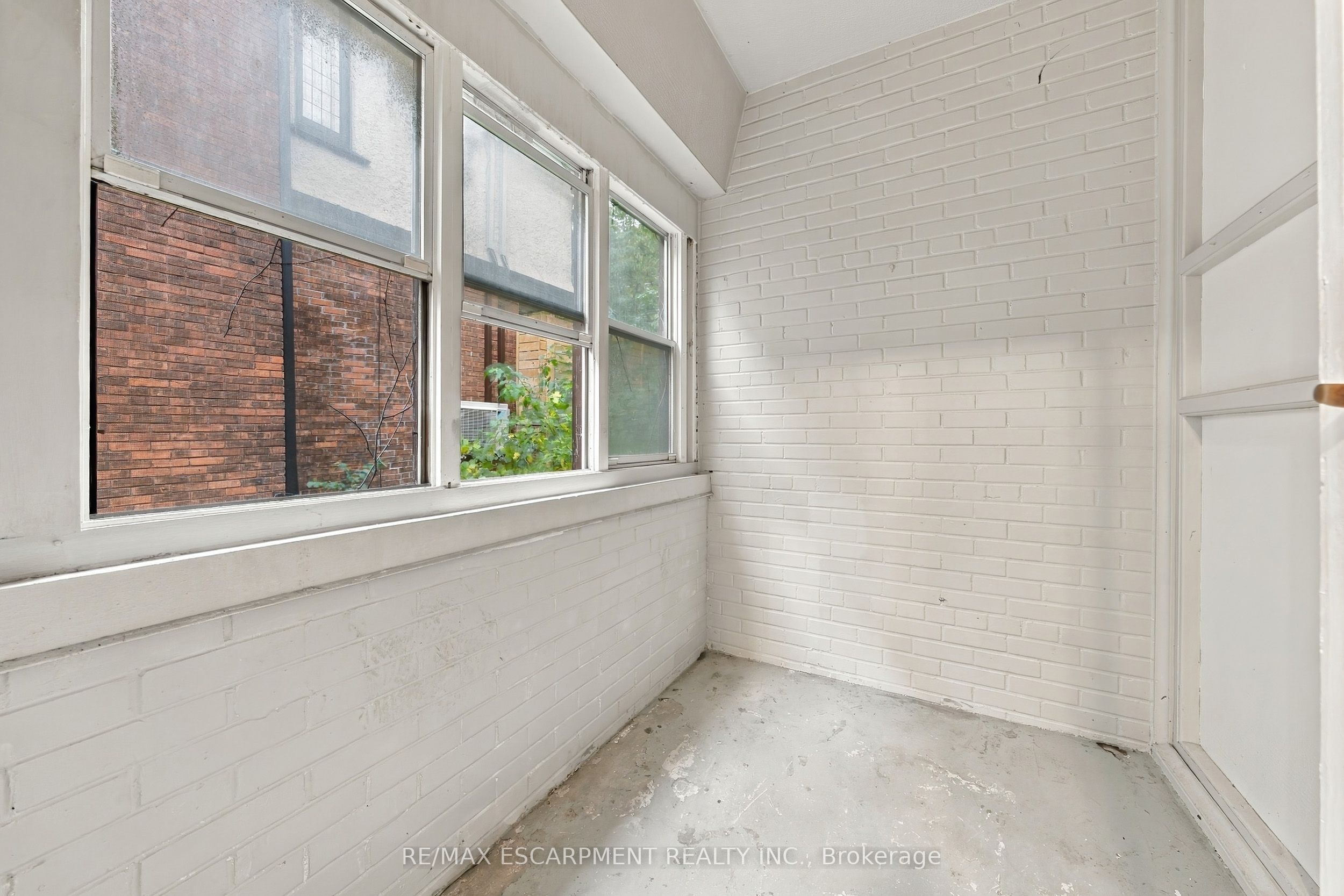 325a James Street S 309 Property Photo 7