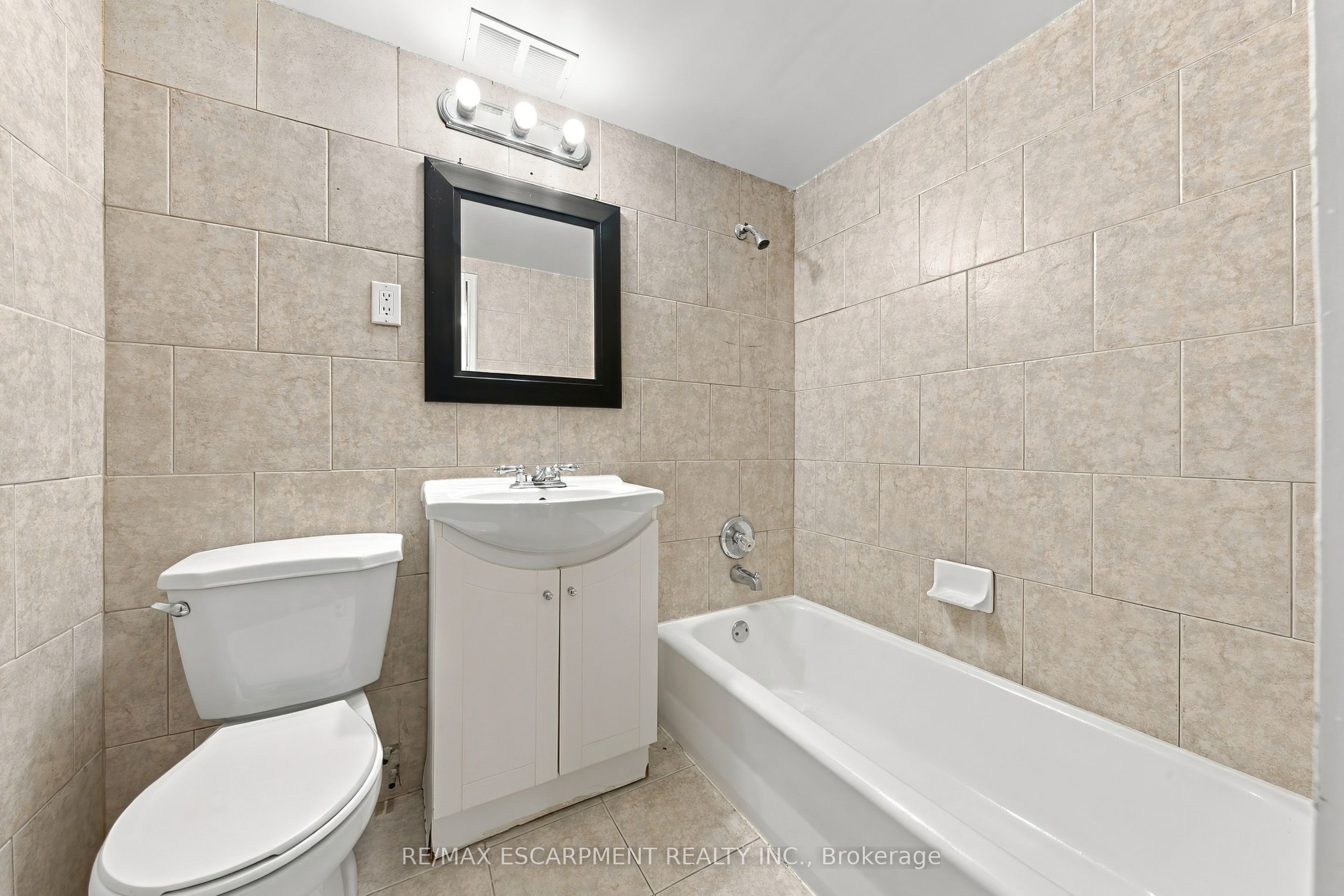 325a James Street S 309 Property Photo 8
