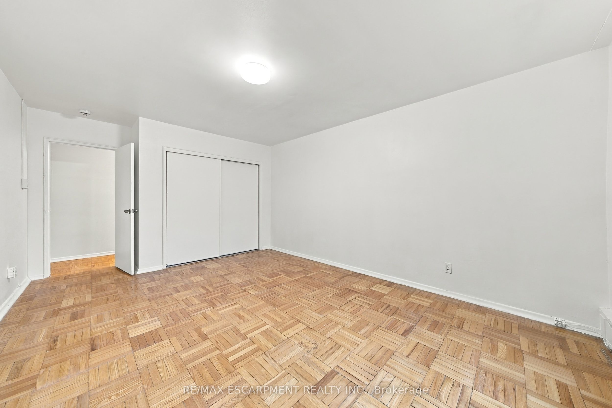 325a James Street S 309 Property Photo 10