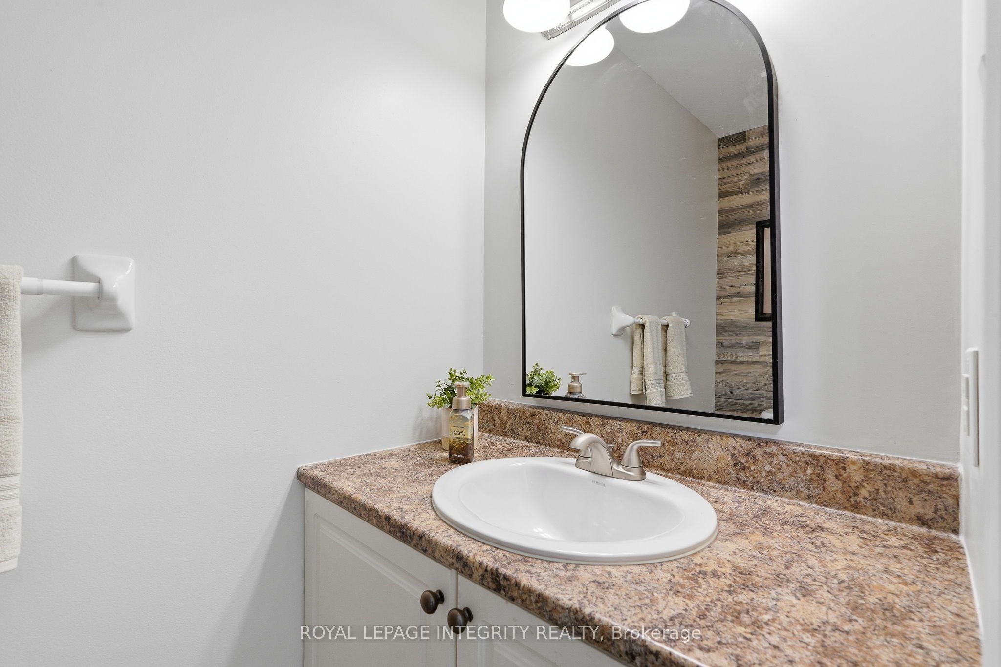 427 Sultan Street Property Photo 4