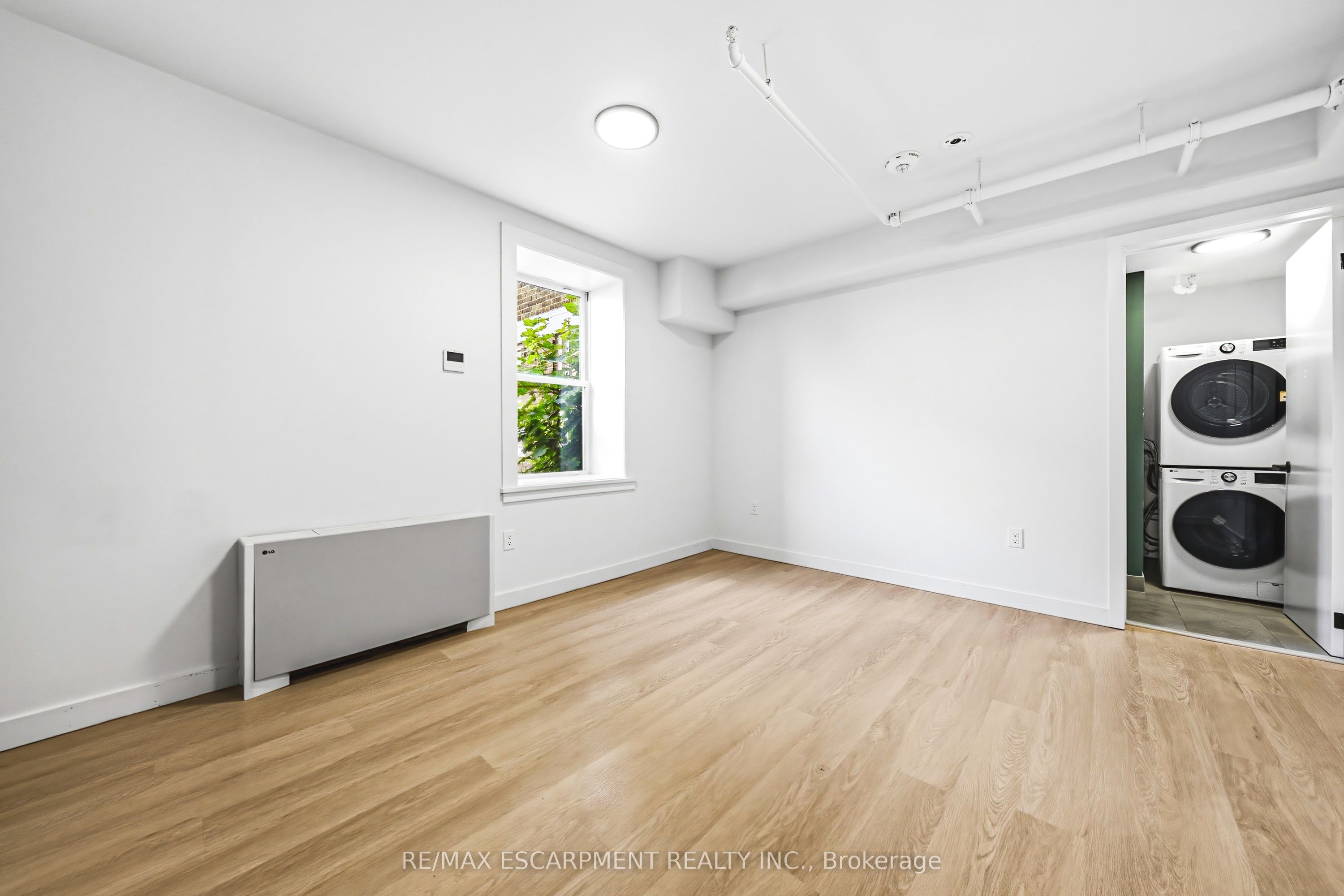 325 James Street S 306 Property Photo 4