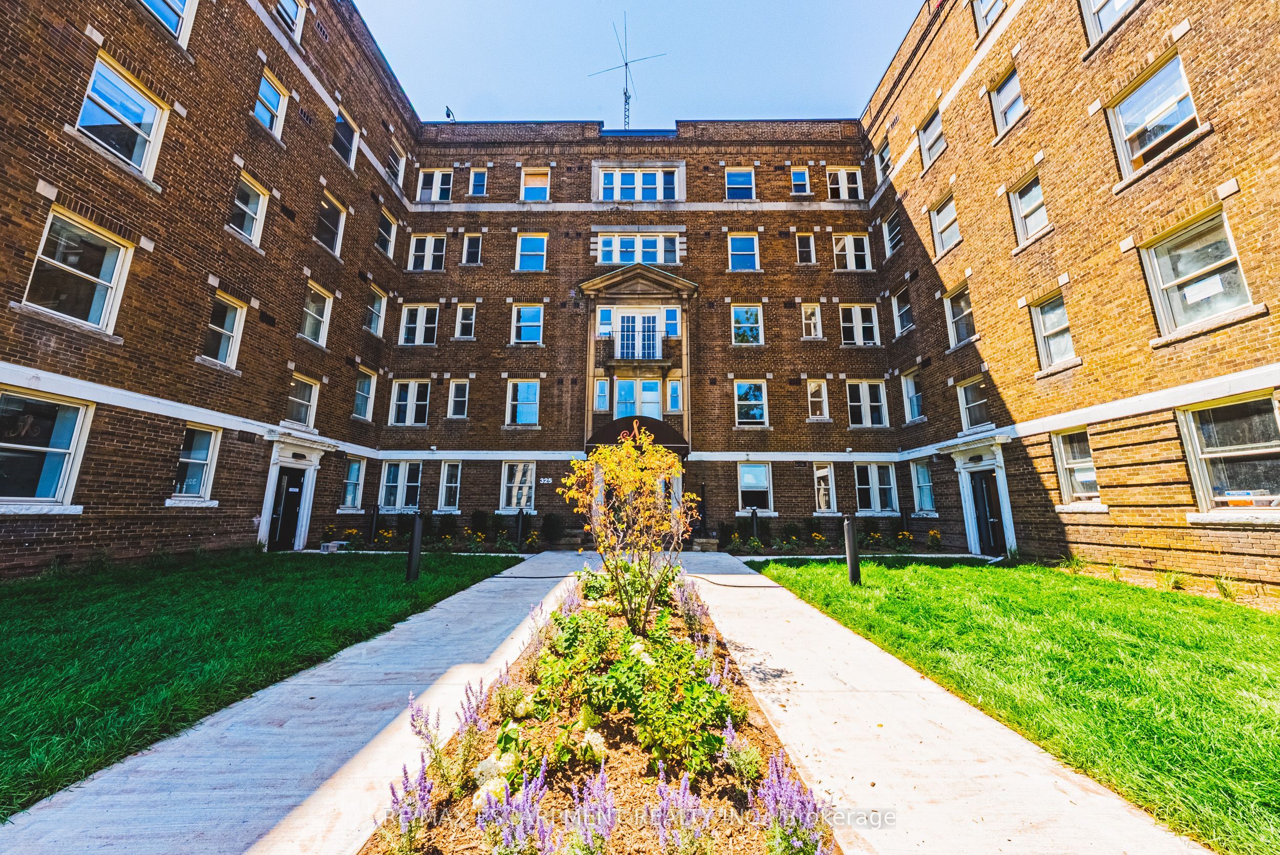 325 James Street S 306 Property Photo 8