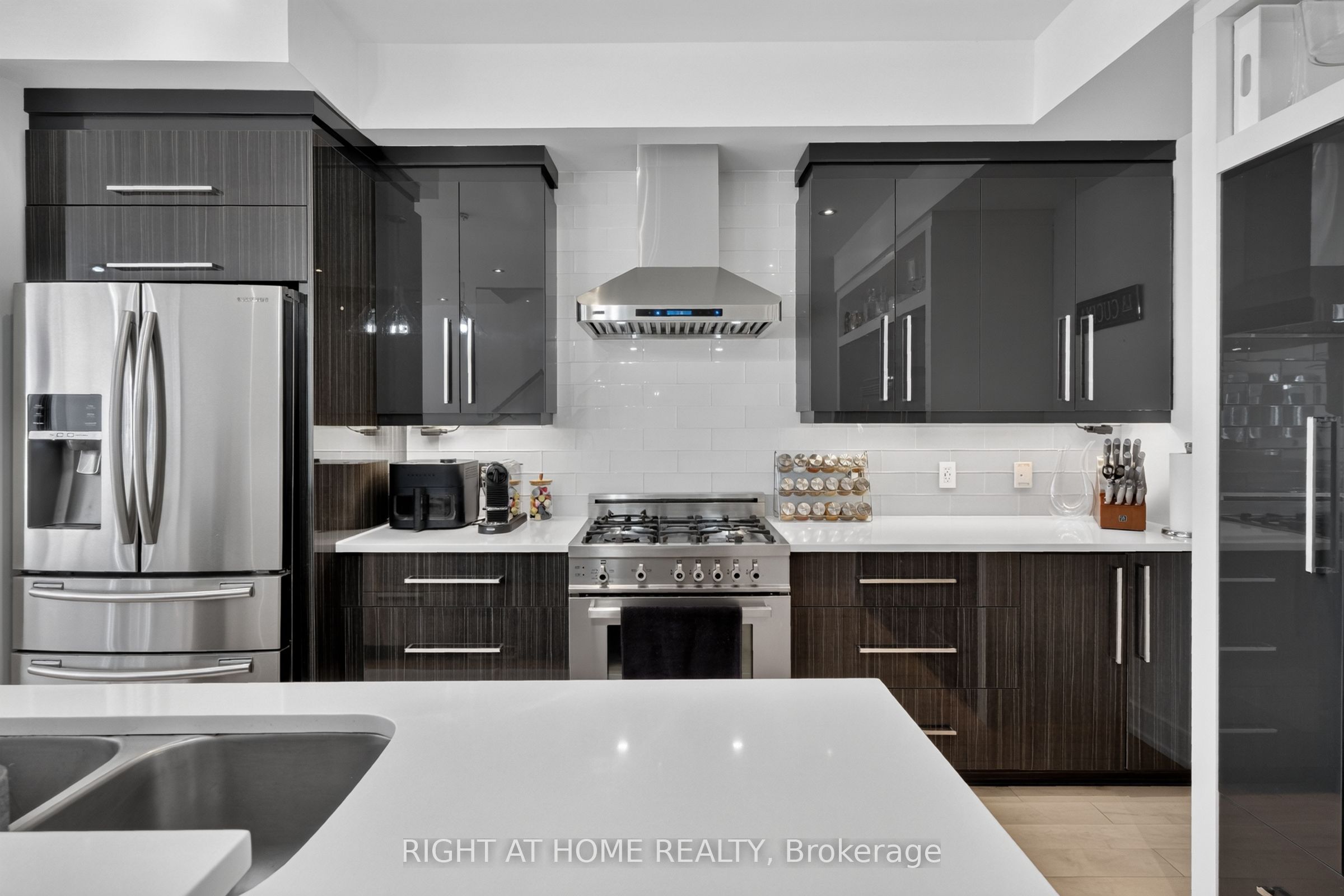 420 Athlone Avenue Property Photo 13