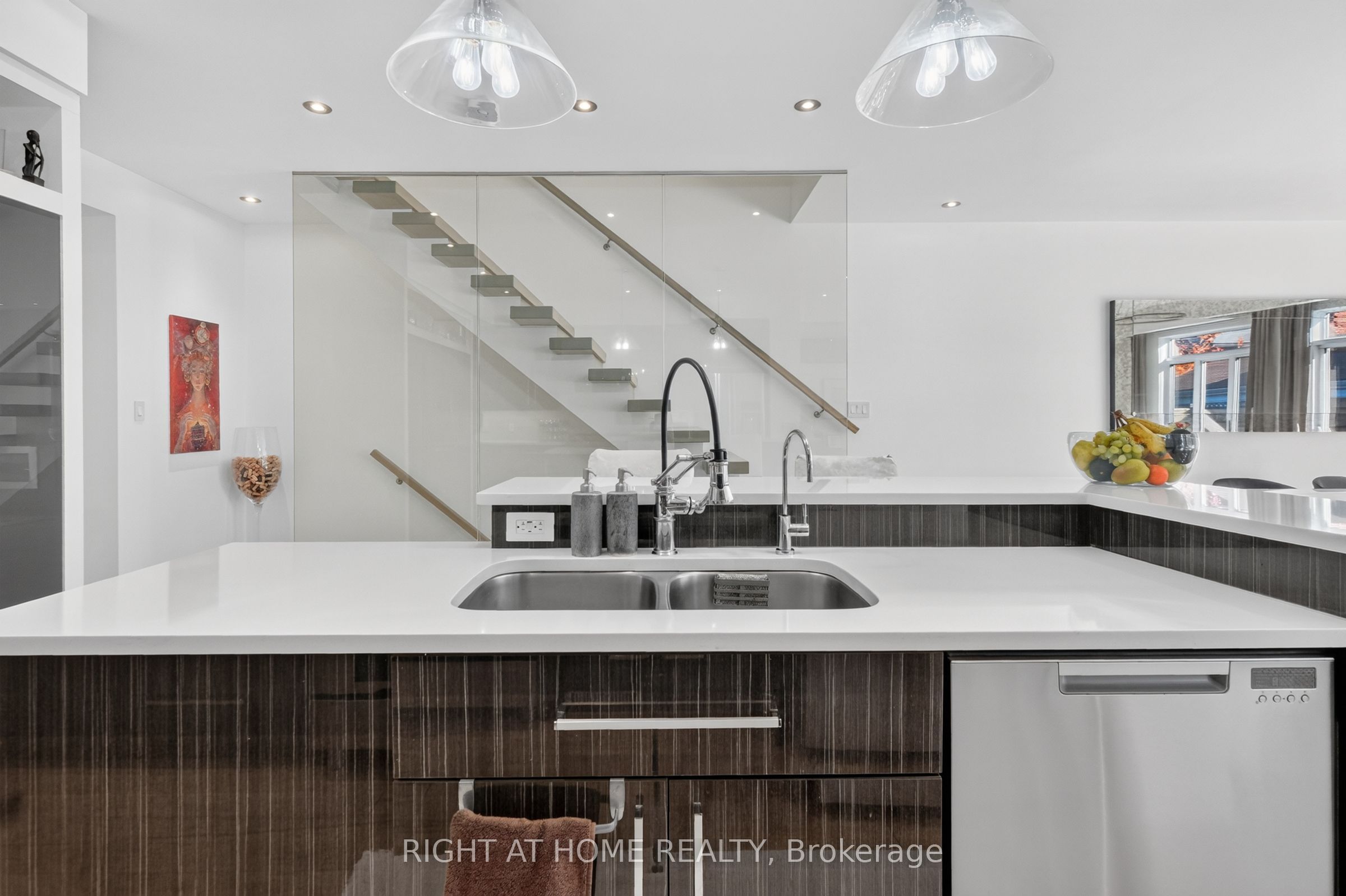 420 Athlone Avenue Property Photo 17
