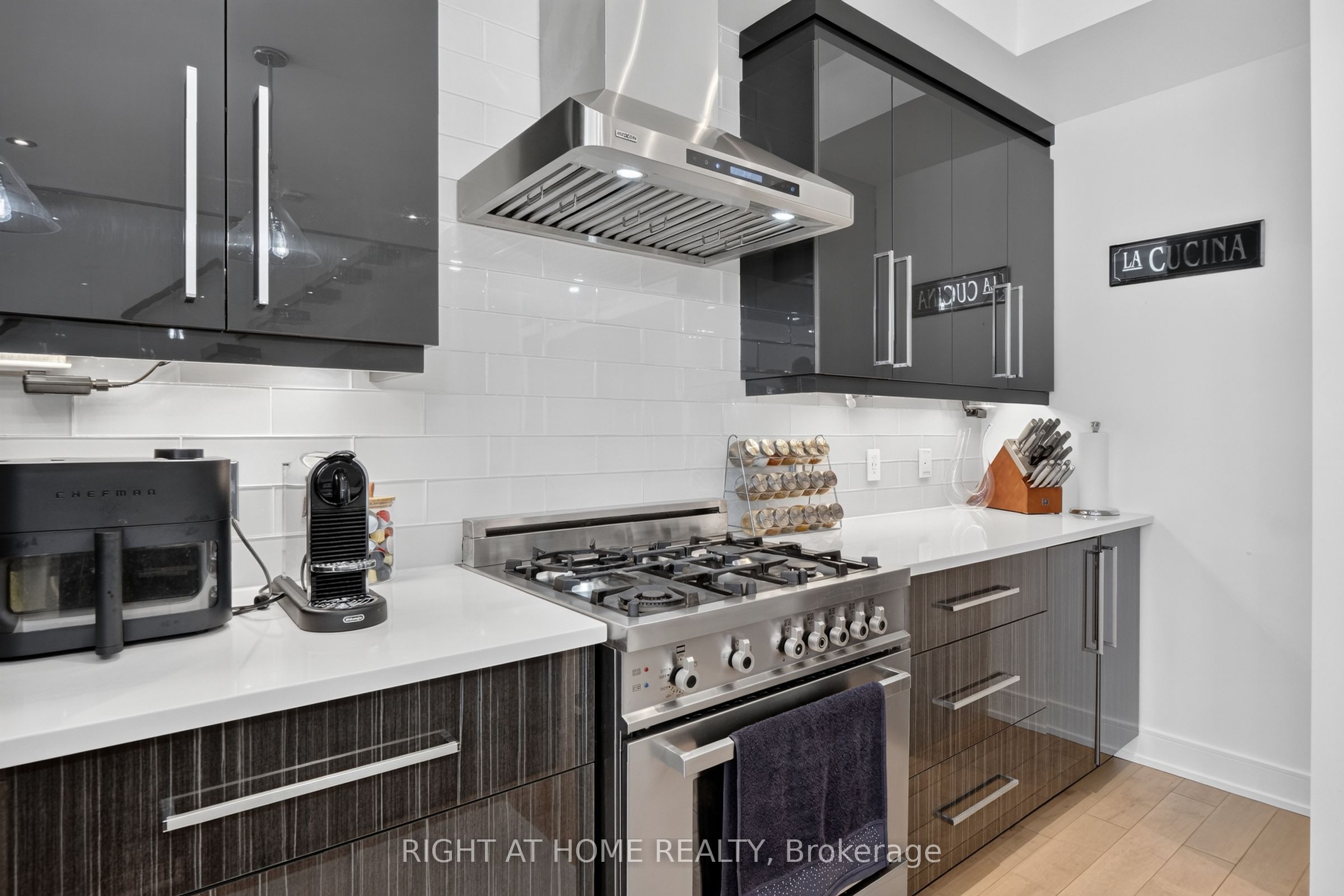 420 Athlone Avenue Property Photo 18