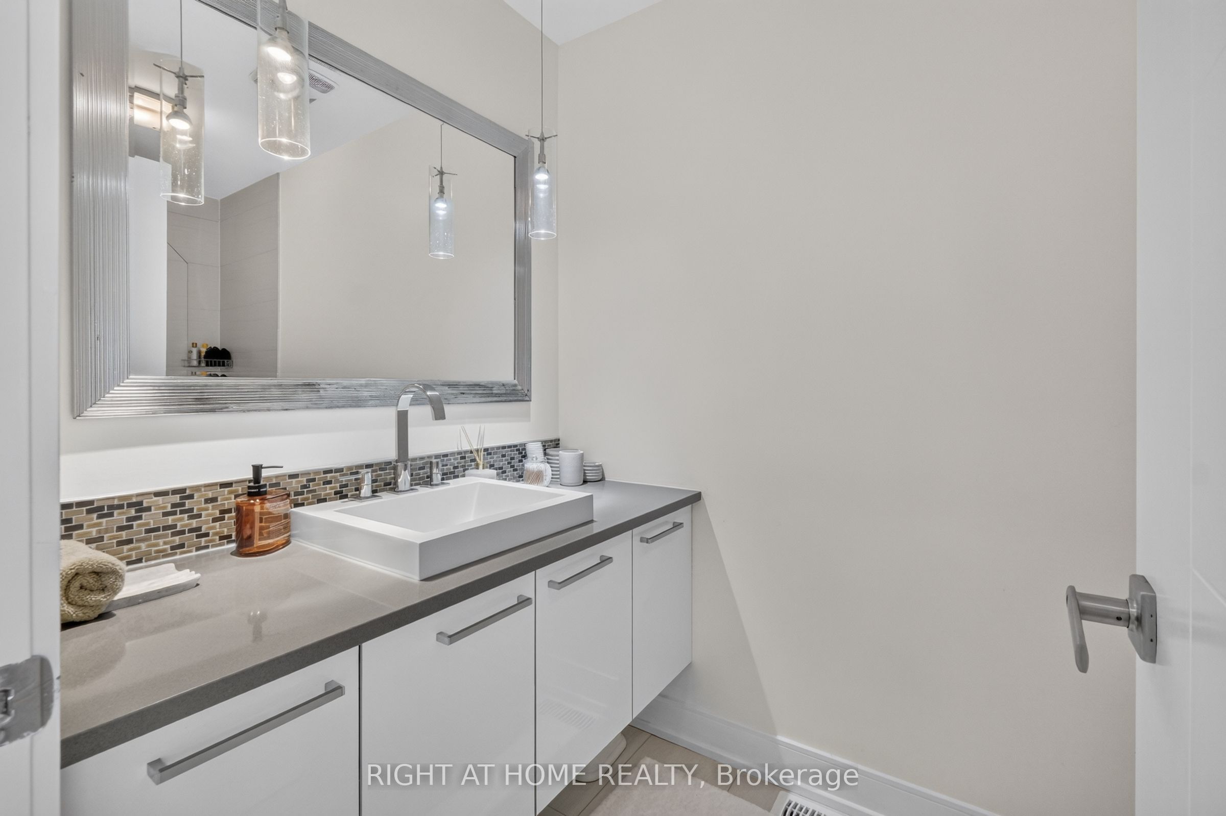 420 Athlone Avenue Property Photo 31