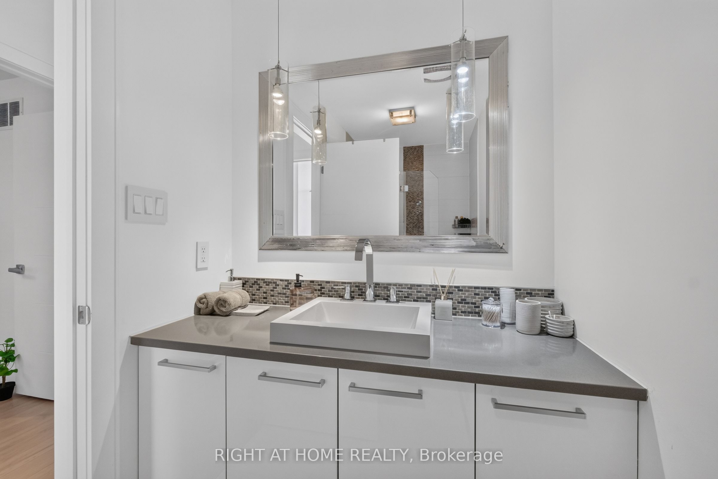 420 Athlone Avenue Property Photo 32