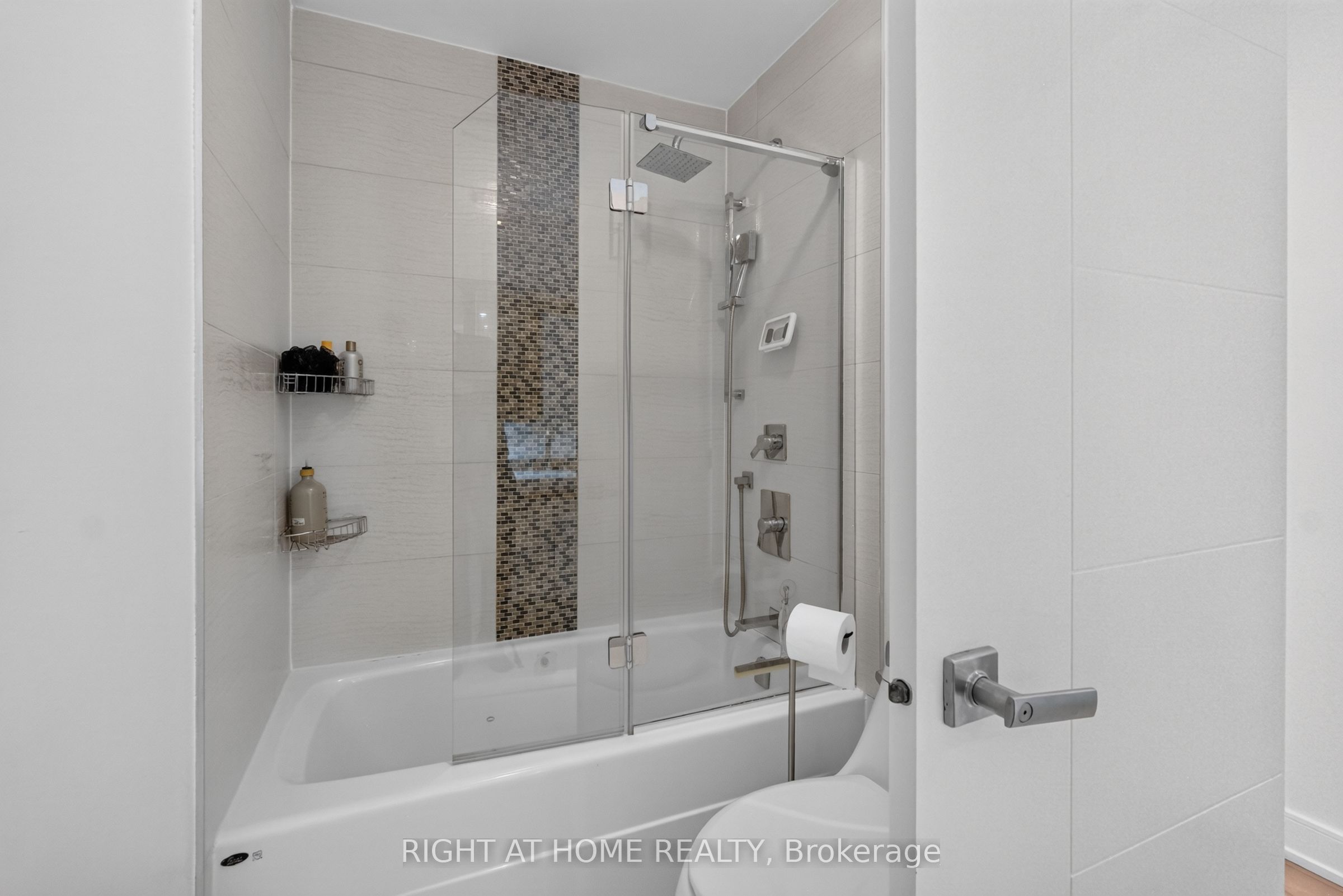 420 Athlone Avenue Property Photo 33