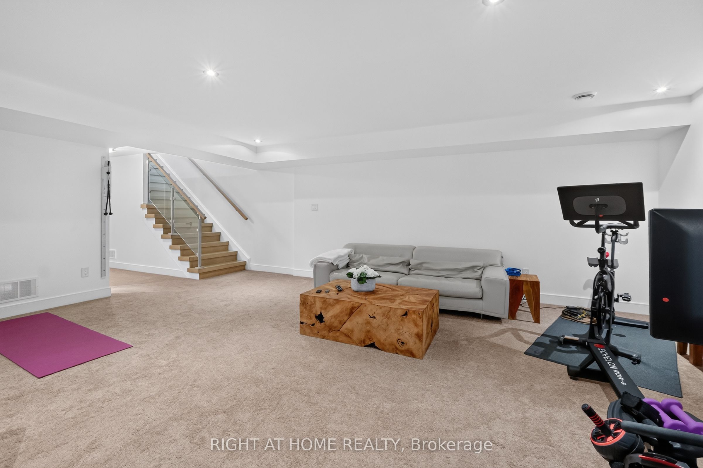 420 Athlone Avenue Property Photo 45