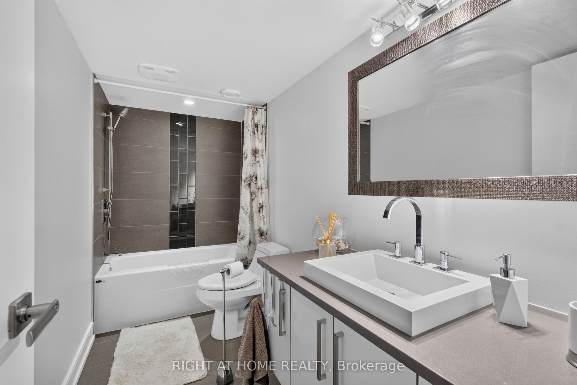 420 Athlone Avenue Property Photo 46