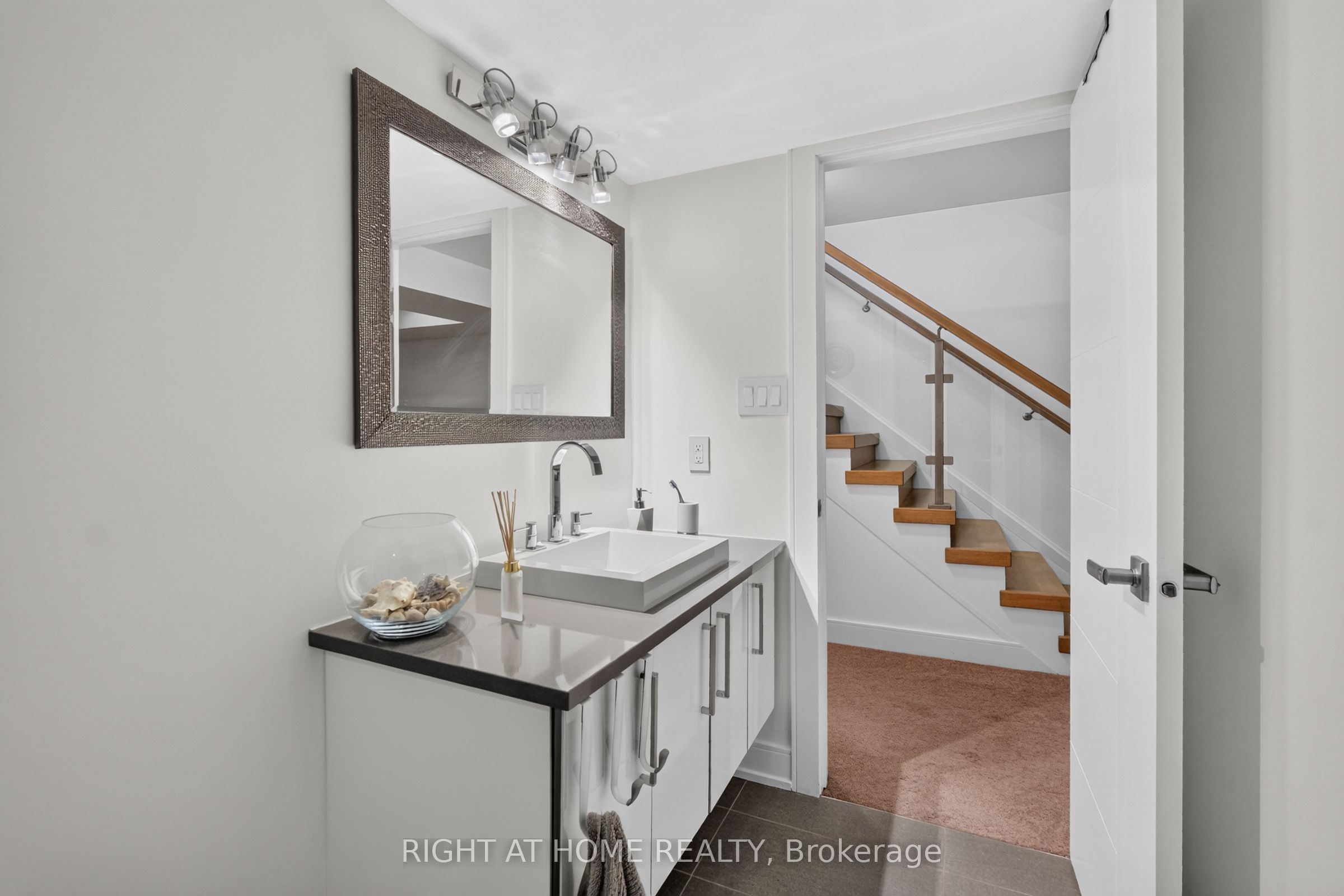 420 Athlone Avenue Property Photo 47