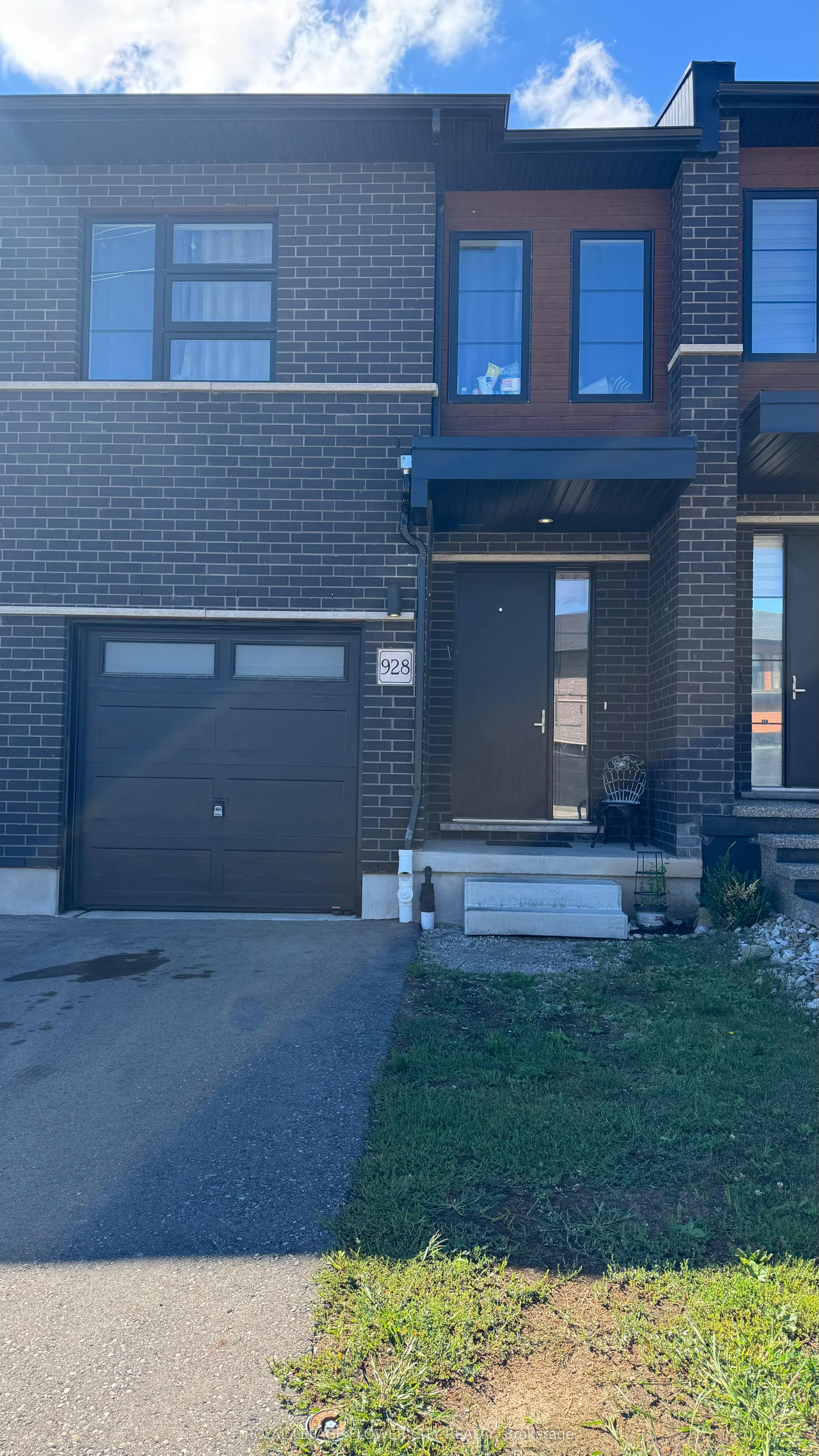 928 Robert Ferrie Drive Property Photo 1