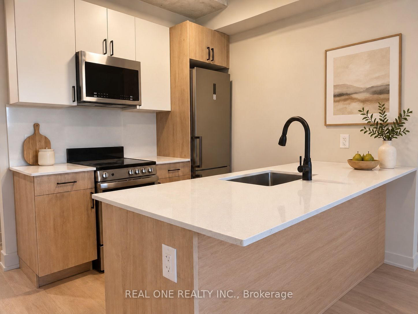 810 King Street W 404 Property Photo 4