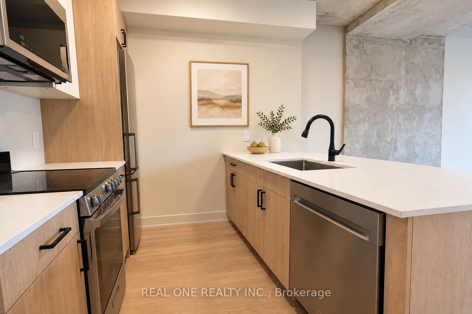 810 King Street W 404 Property Photo 5