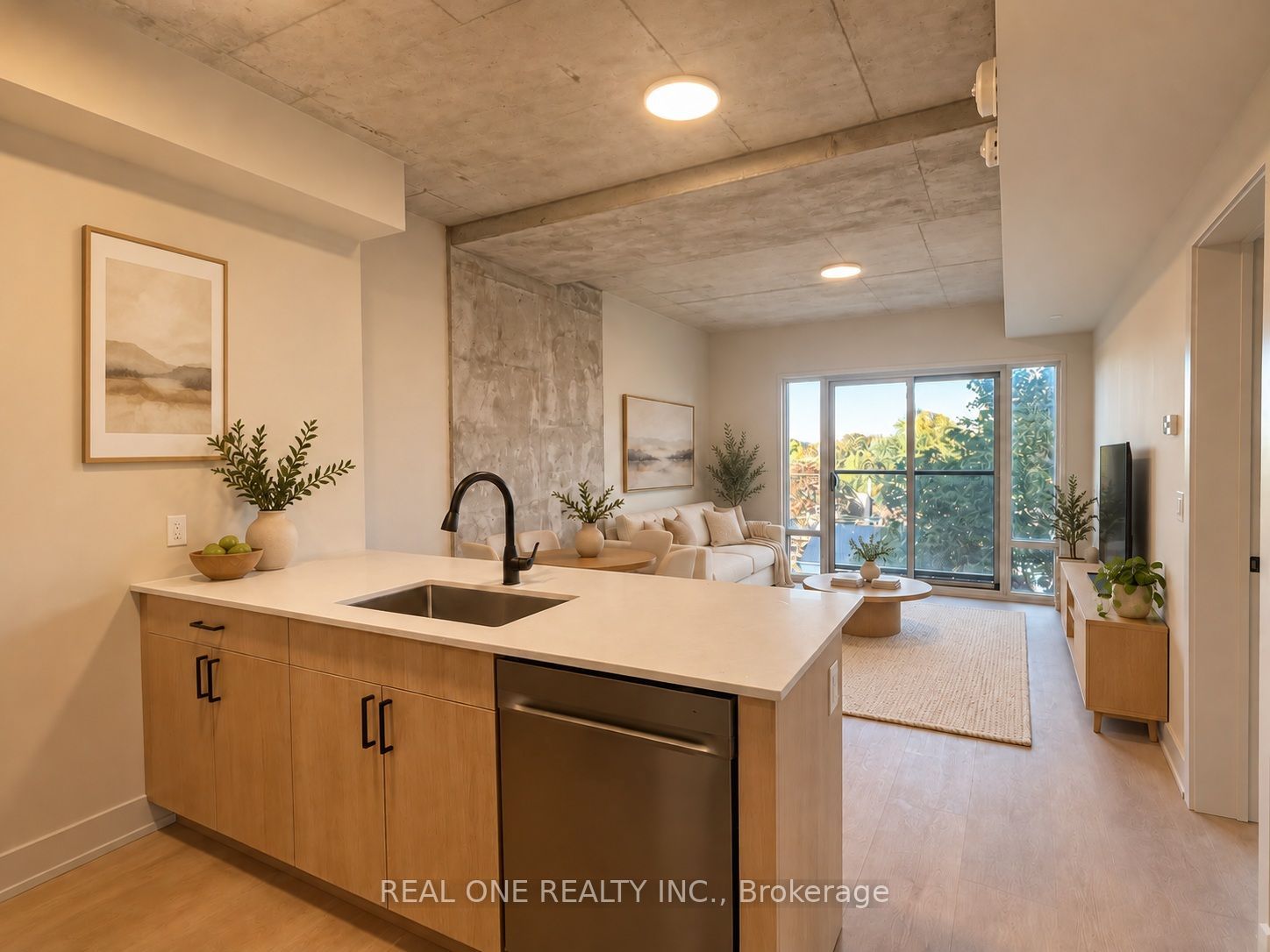 810 King Street W 404 Property Photo 6
