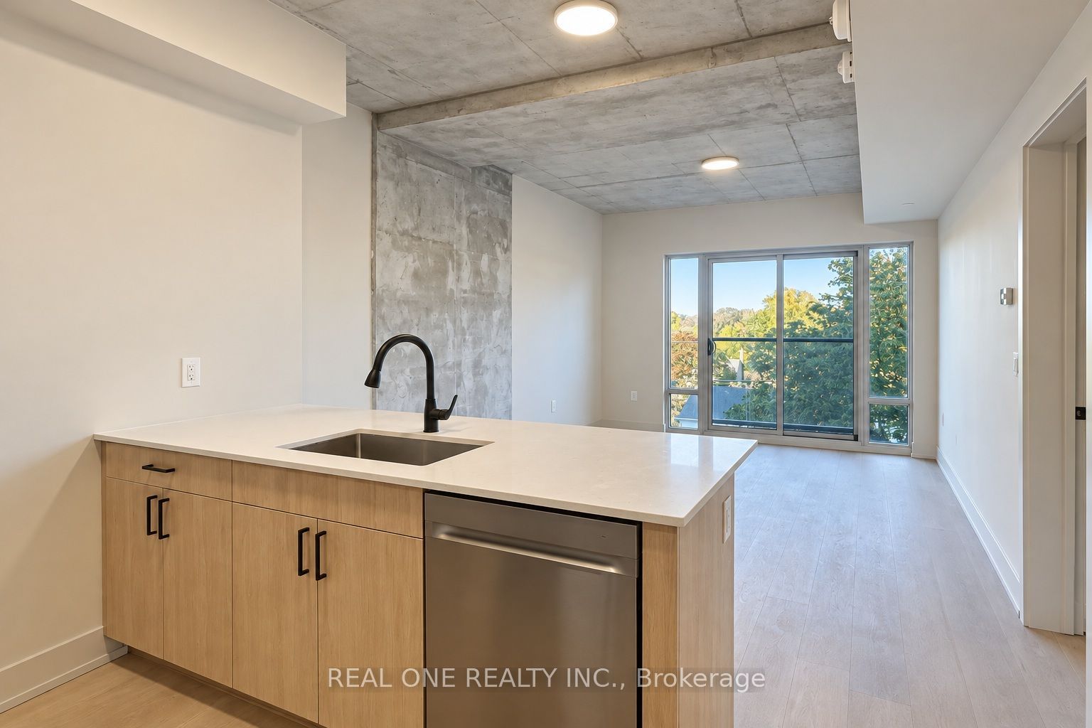 810 King Street W 404 Property Photo 7