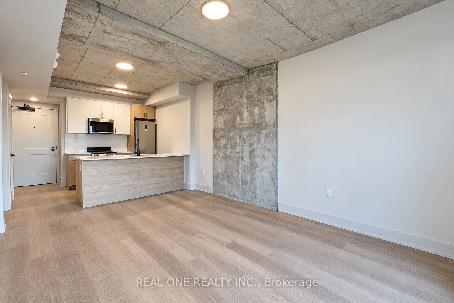 810 King Street W 404 Property Photo 10