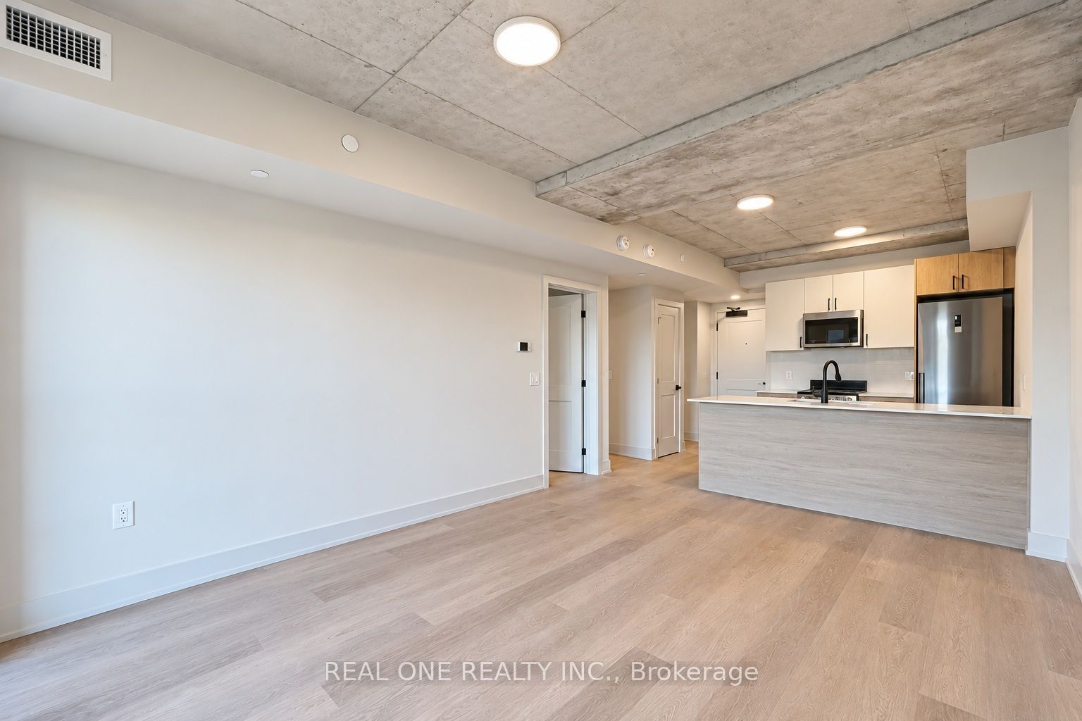 810 King Street W 404 Property Photo 13