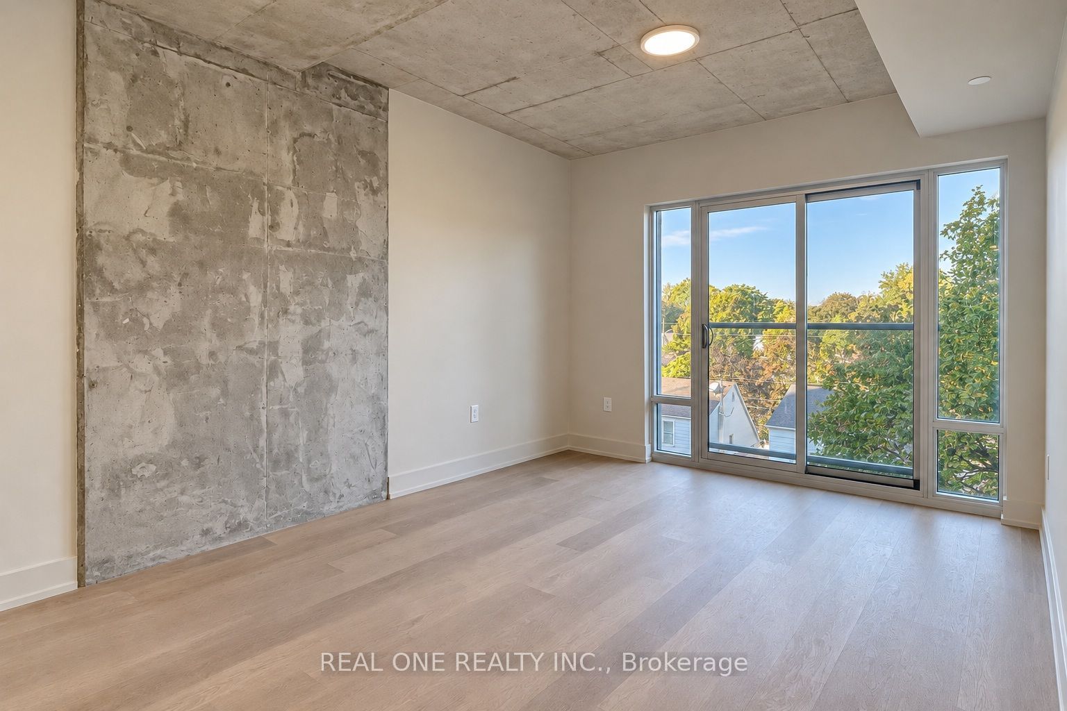 810 King Street W 404 Property Photo 16