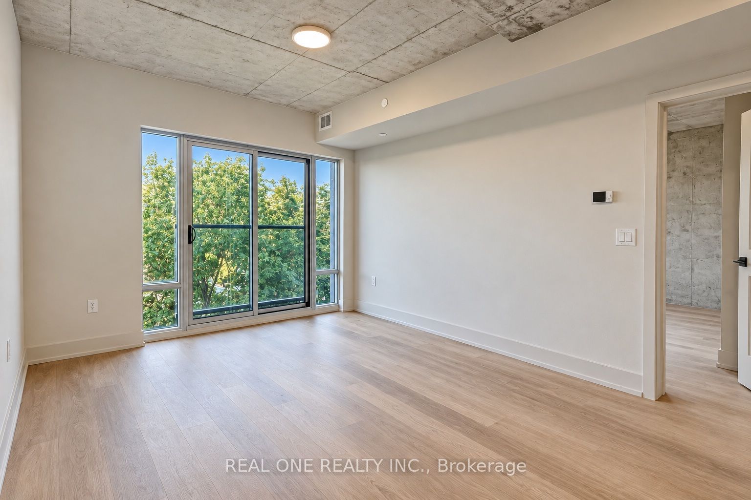 810 King Street W 404 Property Photo 19
