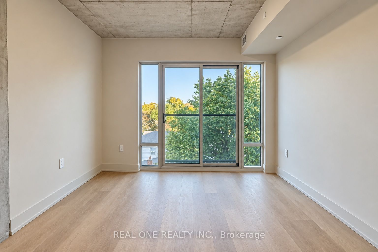 810 King Street W 404 Property Photo 21